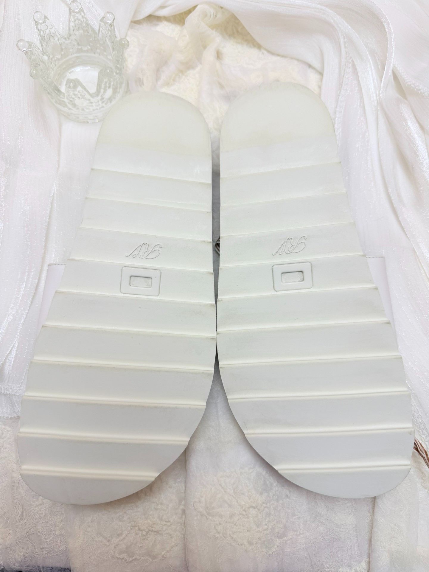 Roger Vivier Roger Vivier Retro White Sandals us_6 Women Size US 6 / IT 36 - 5 Thumbnail