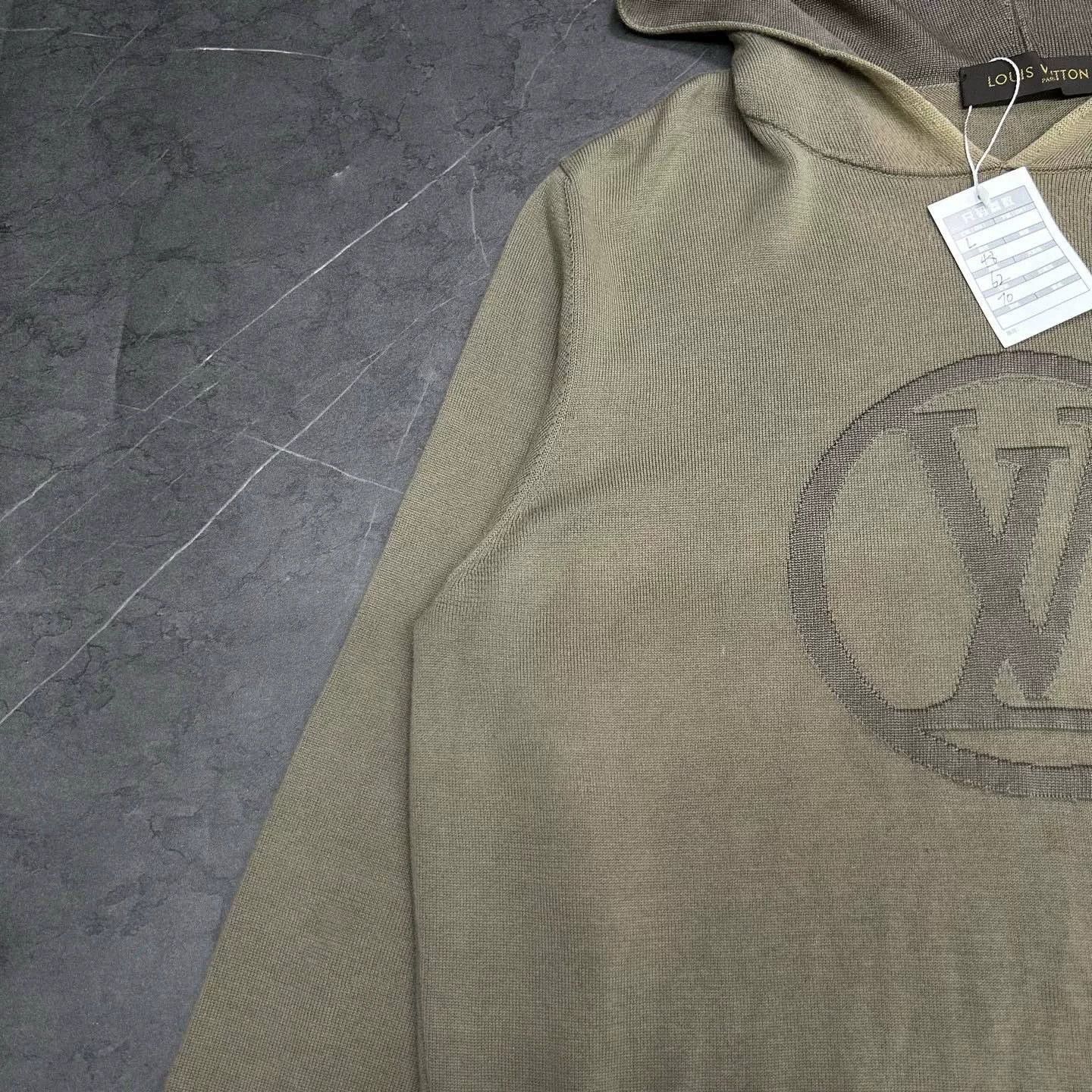 Louis Vuitton Louis Vuitton Embroidered Logo Khaki Hoodie Size US L / EU 52-54 / 3 - 5 Thumbnail