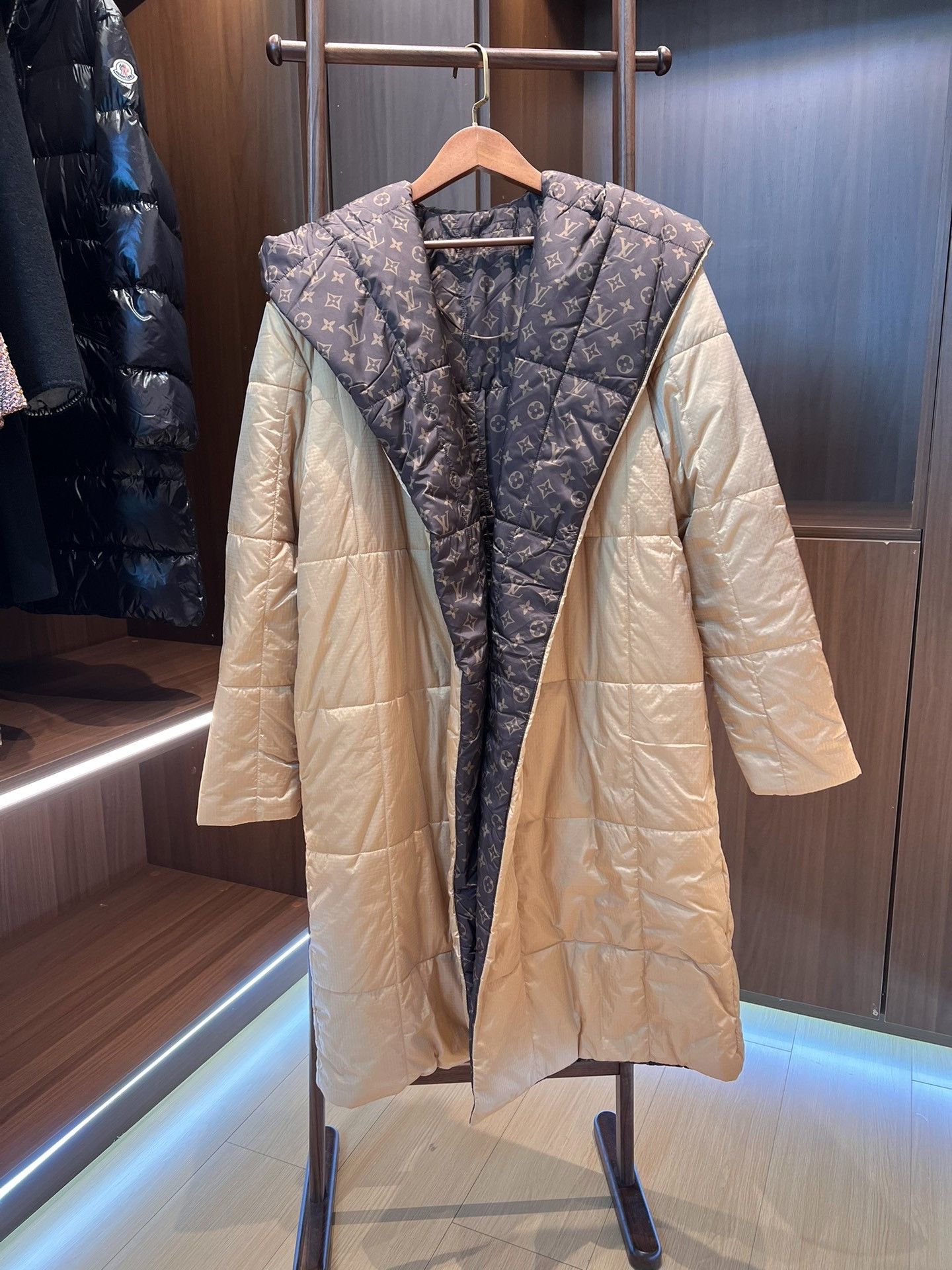 Louis Vuitton LV Monogram Long Quilted Coat Size S / US 4 / IT 40 - 2 Thumbnail