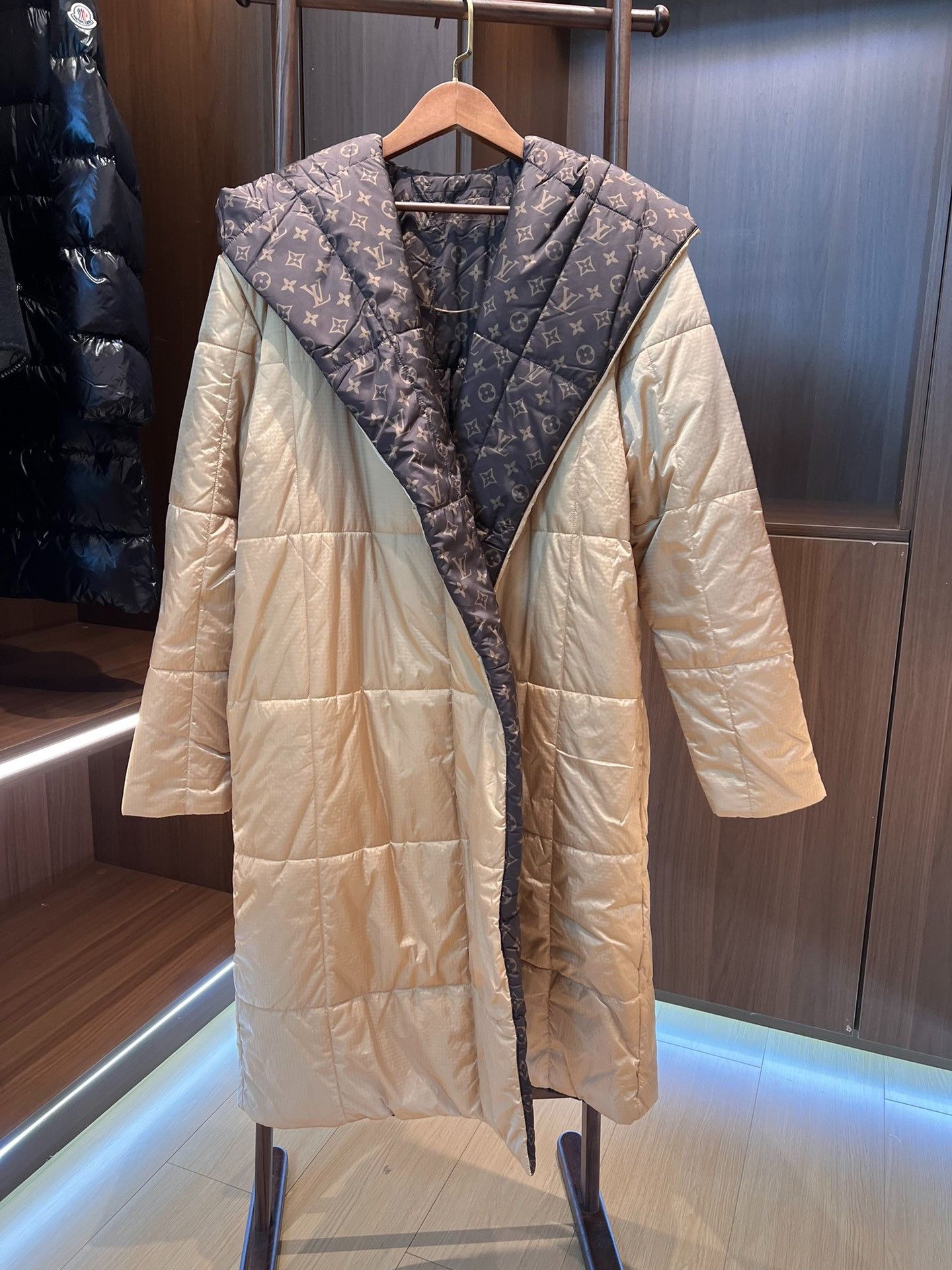 Louis Vuitton LV Monogram Long Quilted Coat Size S / US 4 / IT 40 - 4 Thumbnail