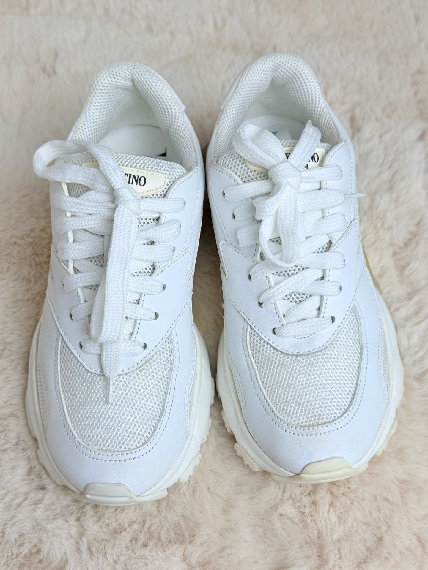 Valentino Valentino White Lowtop Sneakers us_6 Women Size US 6 / IT 36 - 2 Thumbnail