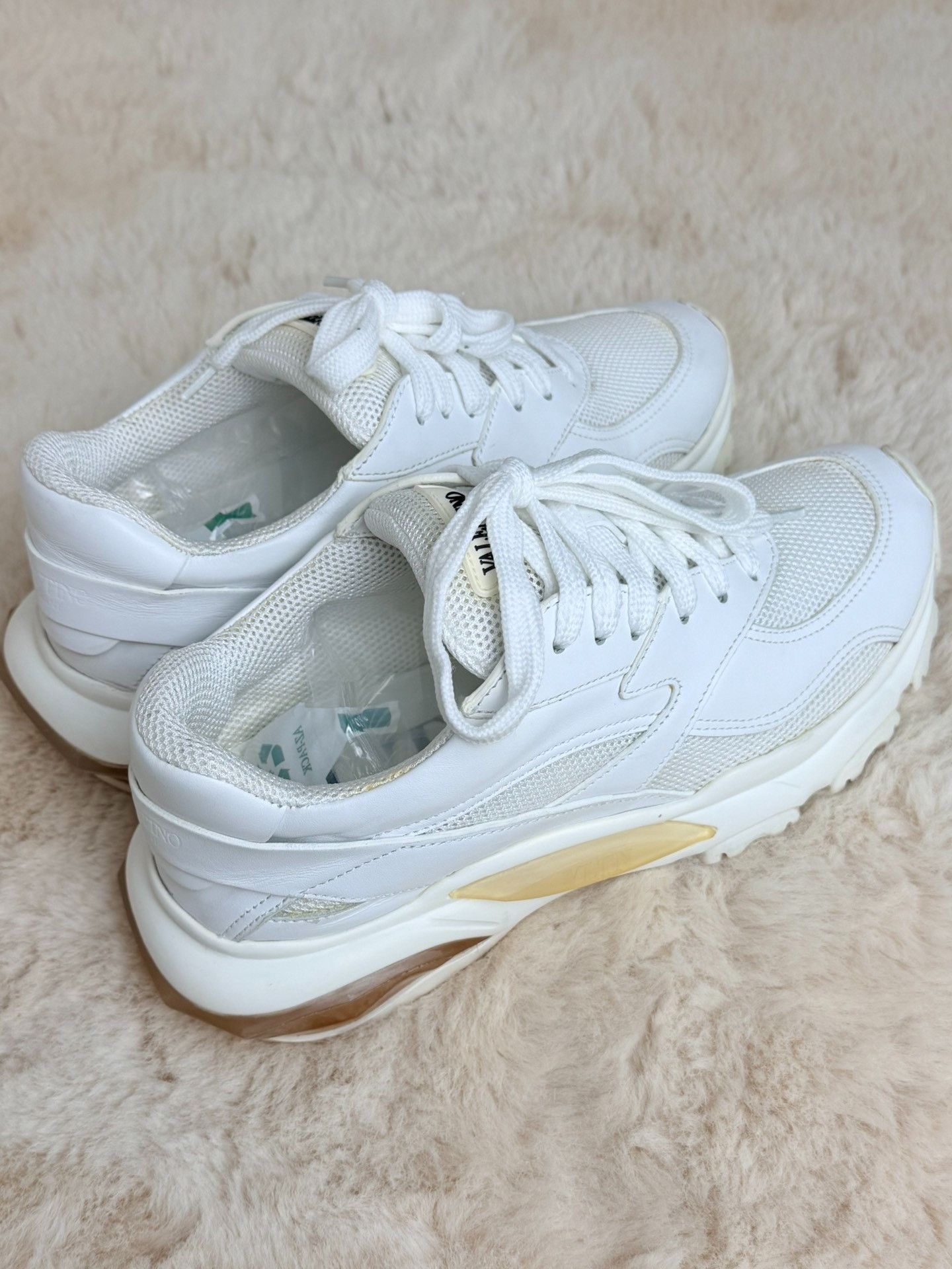 Valentino Valentino White Lowtop Sneakers us_6 Women Size US 6 / IT 36 - 3 Thumbnail