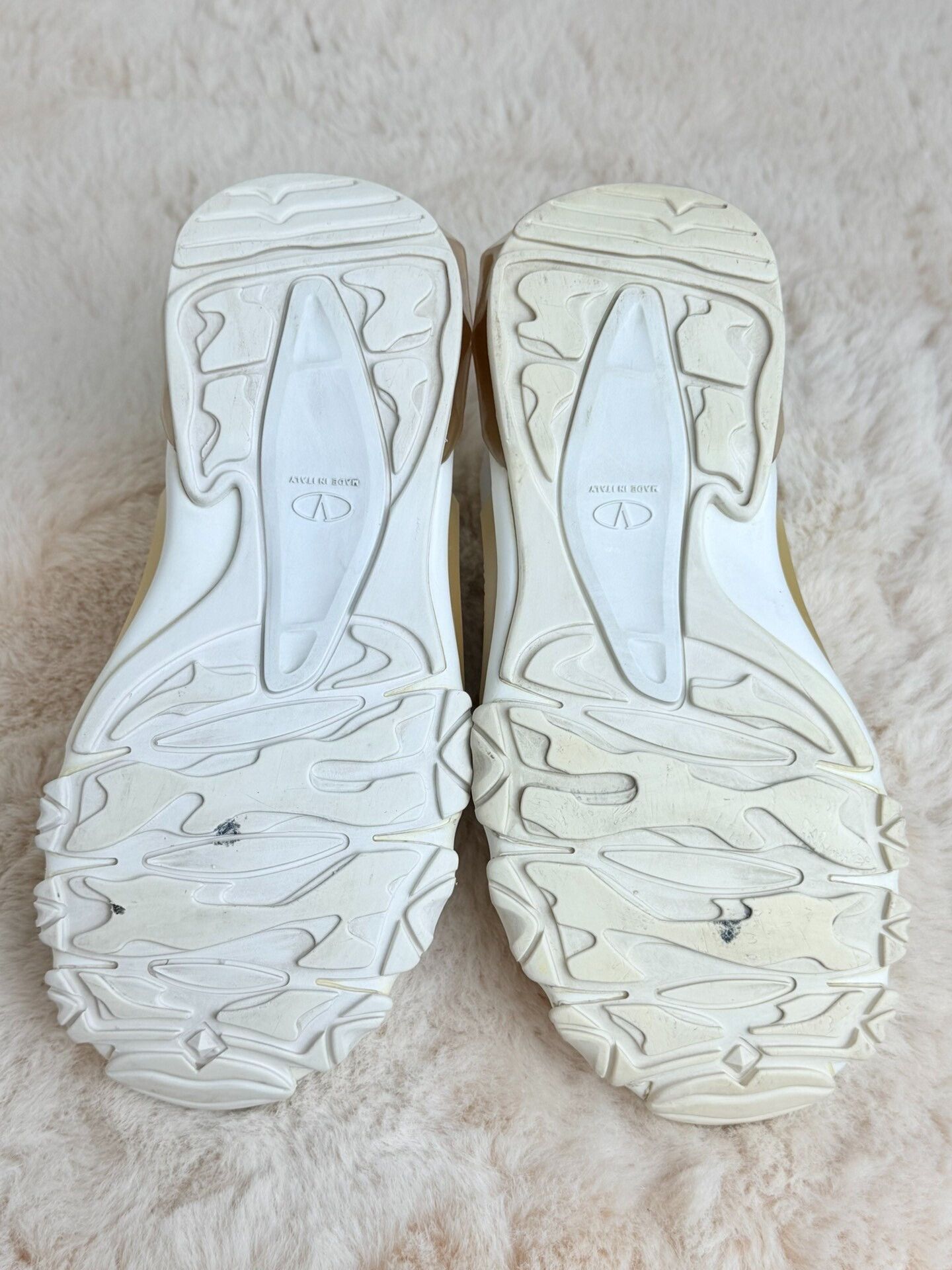 Valentino Valentino White Lowtop Sneakers us_6 Women Size US 6 / IT 36 - 6 Thumbnail