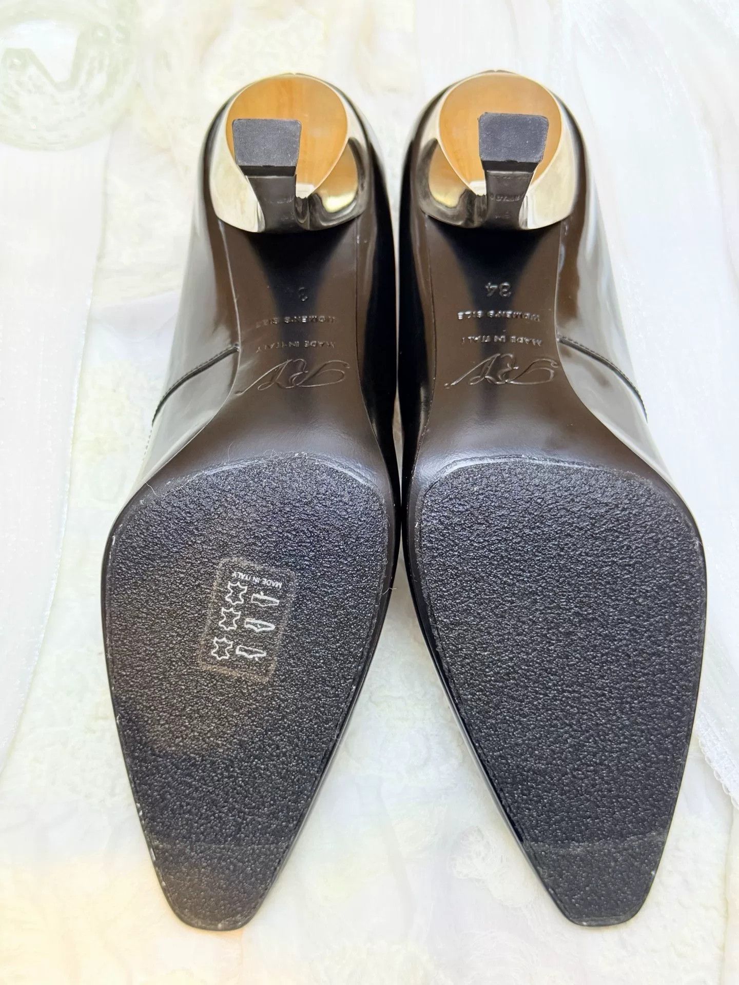Roger Vivier Roger Vivier Retro Black Lowtop Sneakers it_34 Women Size US 4 / IT 34 - 4 Thumbnail