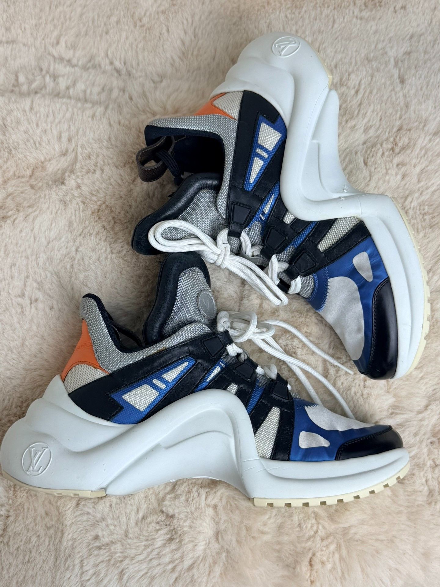 Louis Vuitton Louis Vuitton Blue Lowtop Sneakers us_9 Women Size US 9 / IT 39 - 2 Thumbnail