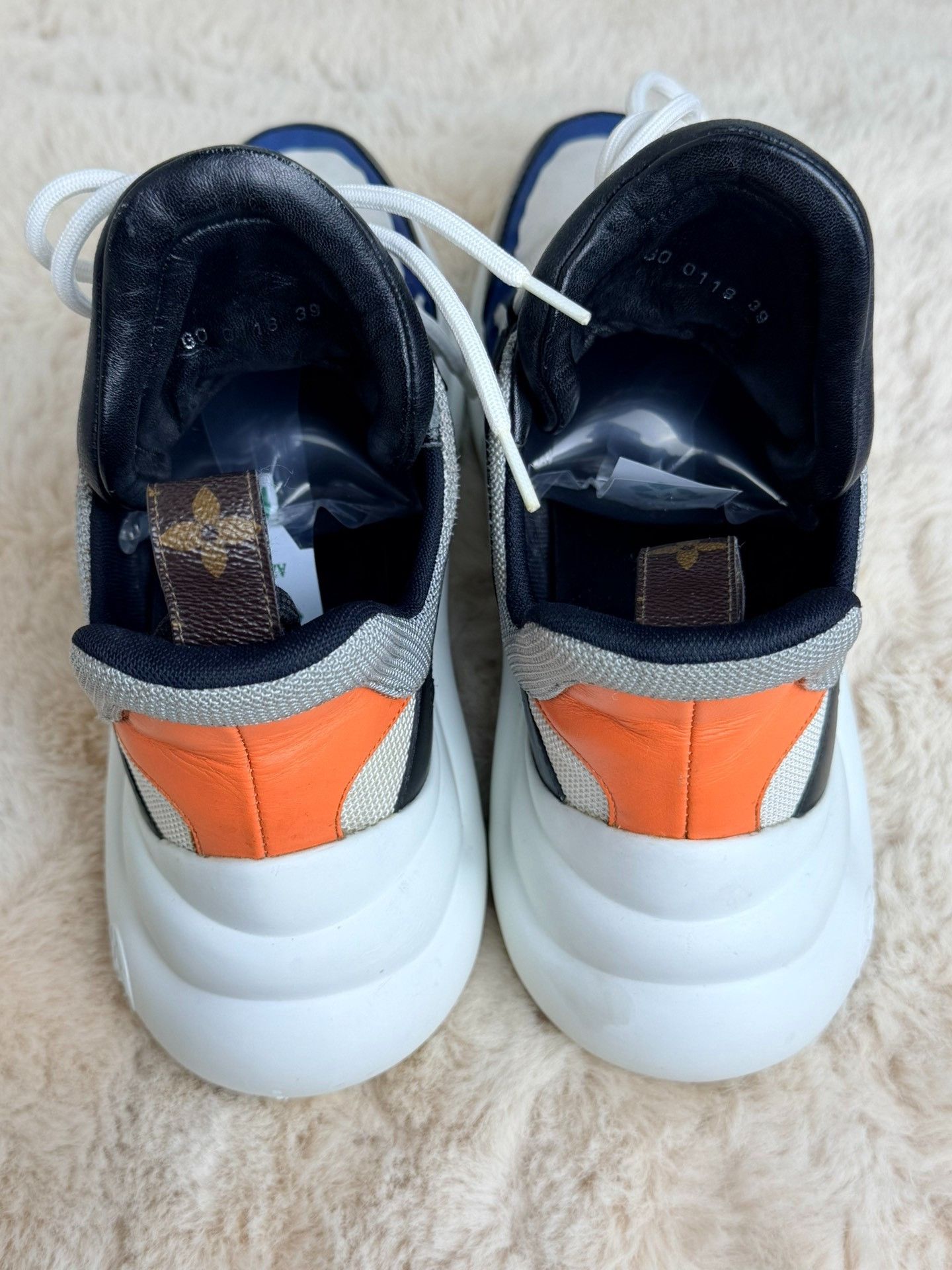 Louis Vuitton Louis Vuitton Blue Lowtop Sneakers us_9 Women Size US 9 / IT 39 - 5 Thumbnail