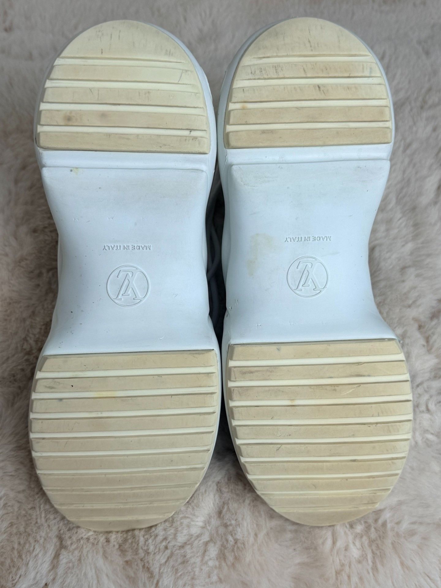 Louis Vuitton Louis Vuitton Blue Lowtop Sneakers us_9 Women Size US 9 / IT 39 - 6 Thumbnail