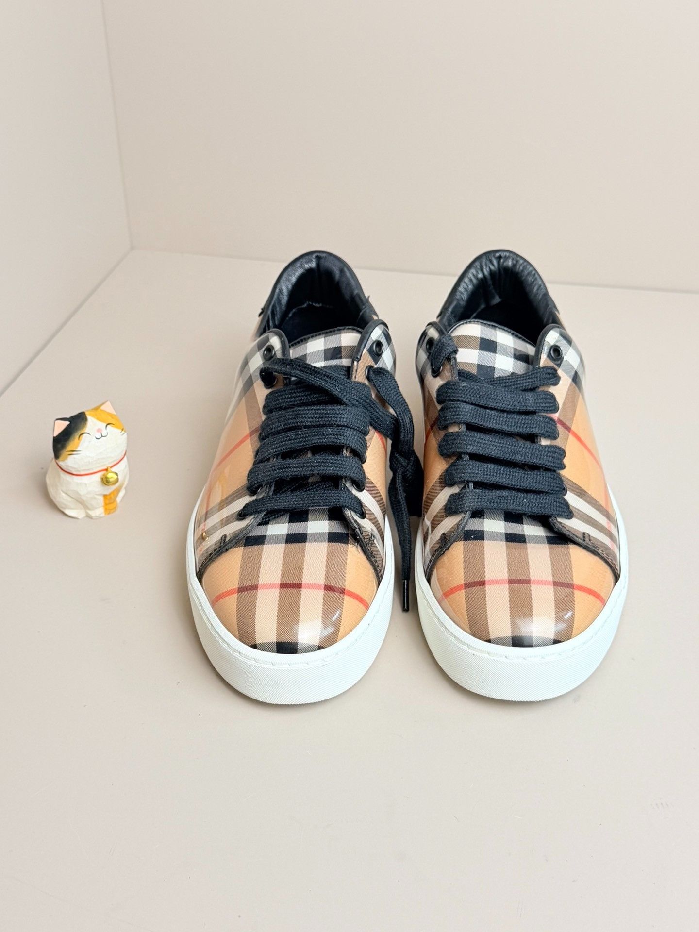 Burberry Burberry Plaid Lowtop Sneakers us_6 Women Size US 6 / IT 36 - 2 Thumbnail