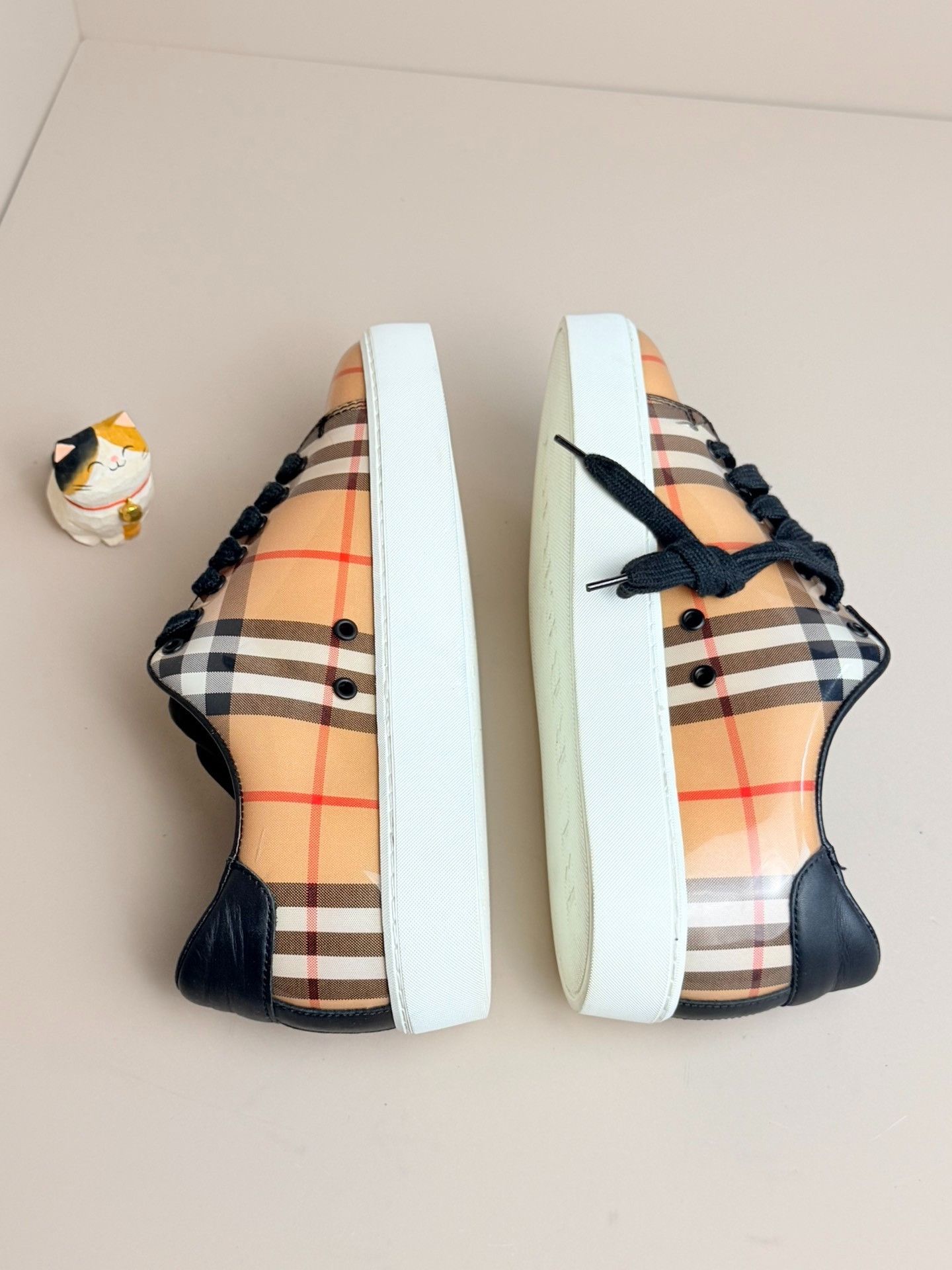 Burberry Burberry Plaid Lowtop Sneakers us_6 Women Size US 6 / IT 36 - 4 Thumbnail