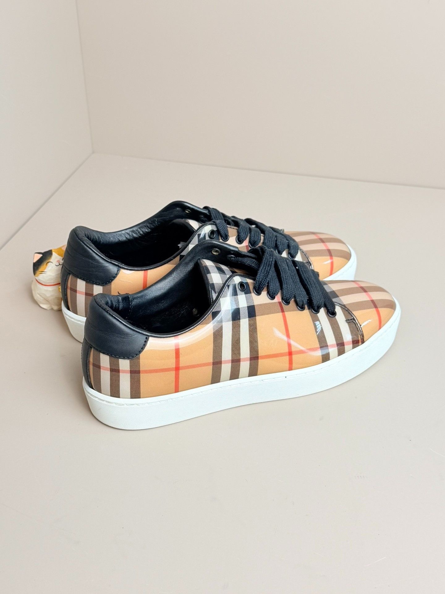 Burberry Burberry Plaid Lowtop Sneakers us_6 Women Size US 6 / IT 36 - 3 Thumbnail