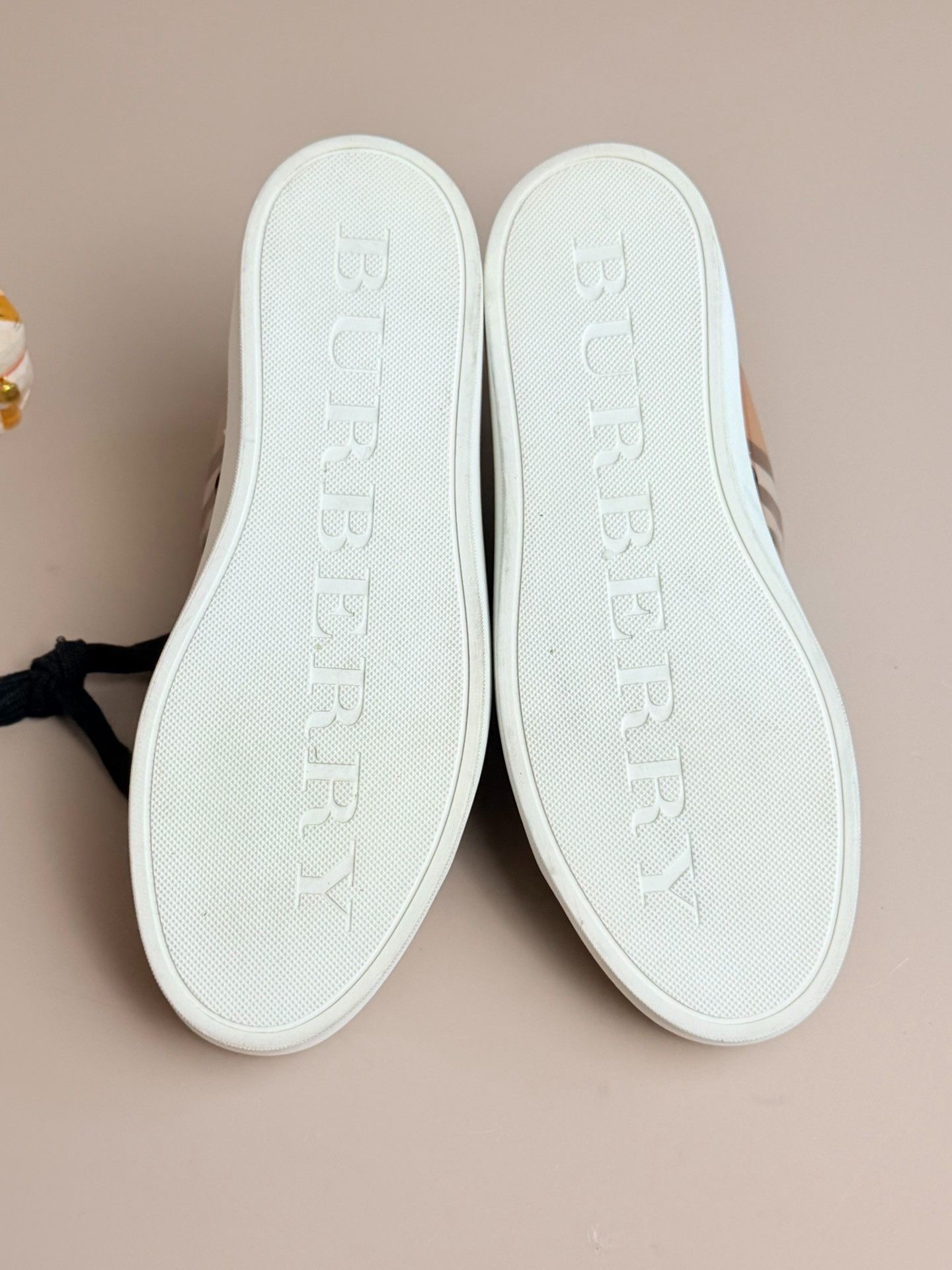 Burberry Burberry Plaid Lowtop Sneakers us_6 Women Size US 6 / IT 36 - 8 Thumbnail
