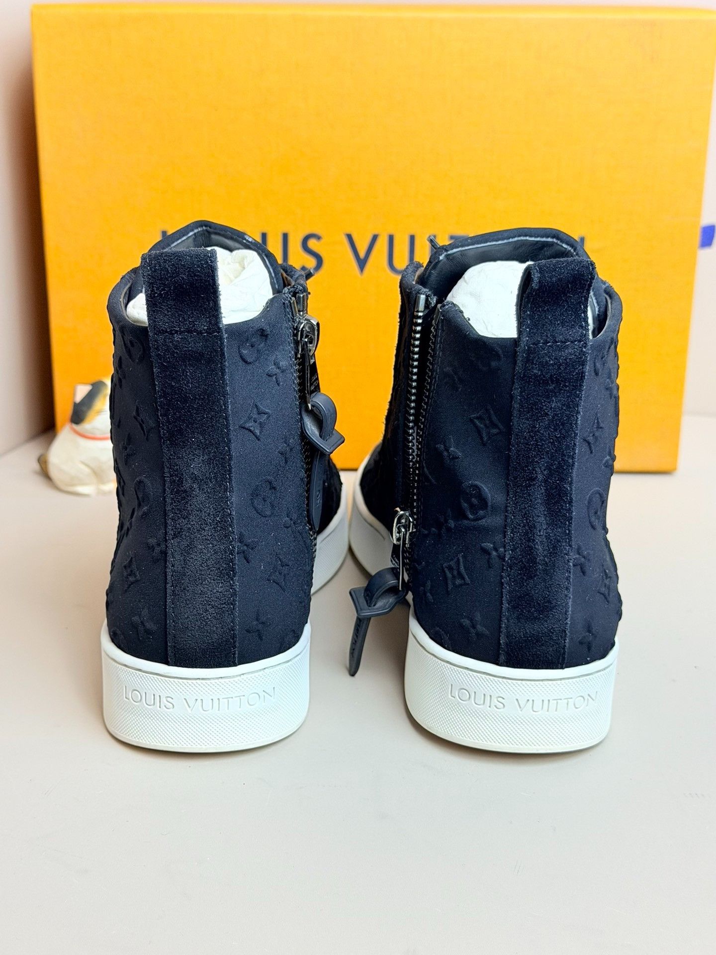 Louis Vuitton Louis Vuitton Black Hitop Sneakers us_5 Women Size US 5 / IT 35 - 5 Thumbnail