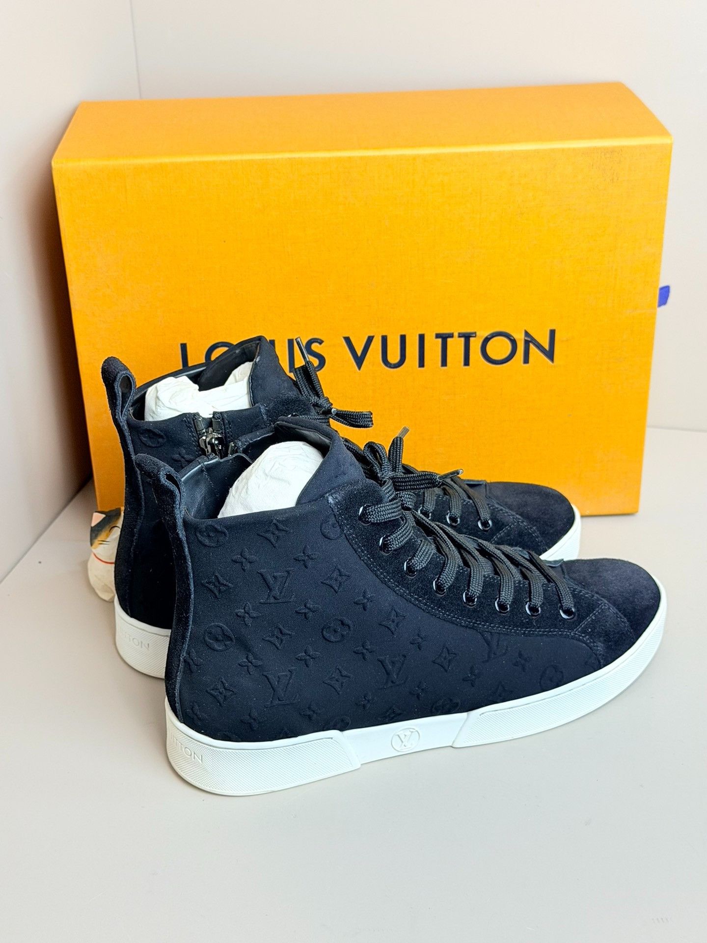 Louis Vuitton Louis Vuitton Black Hitop Sneakers us_5 Women Size US 5 / IT 35 - 2 Thumbnail
