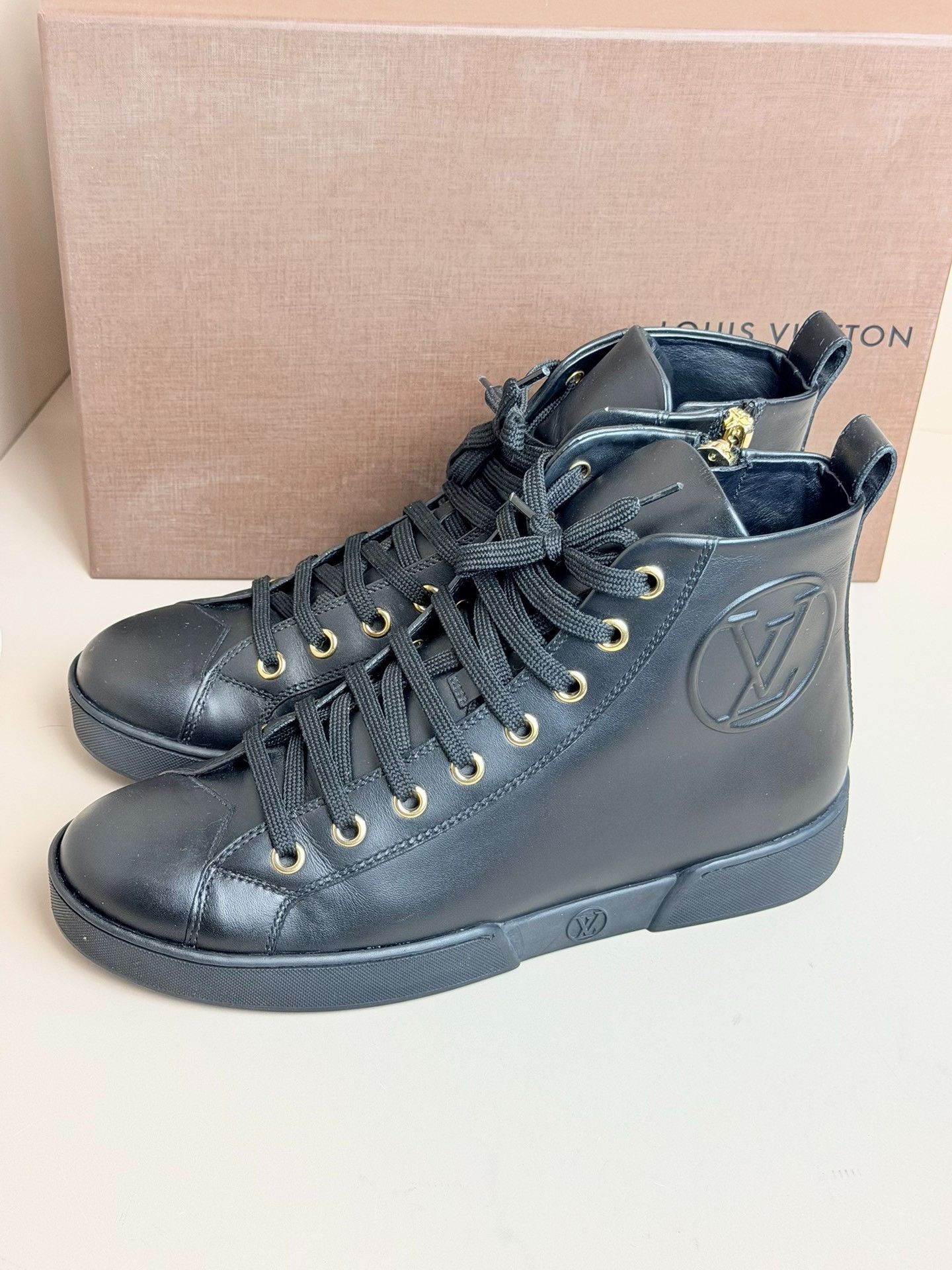 Louis Vuitton Louis Vuitton Retro Black Hitop Sneakers us_5 Women Size US 5 / IT 35 - 2 Thumbnail