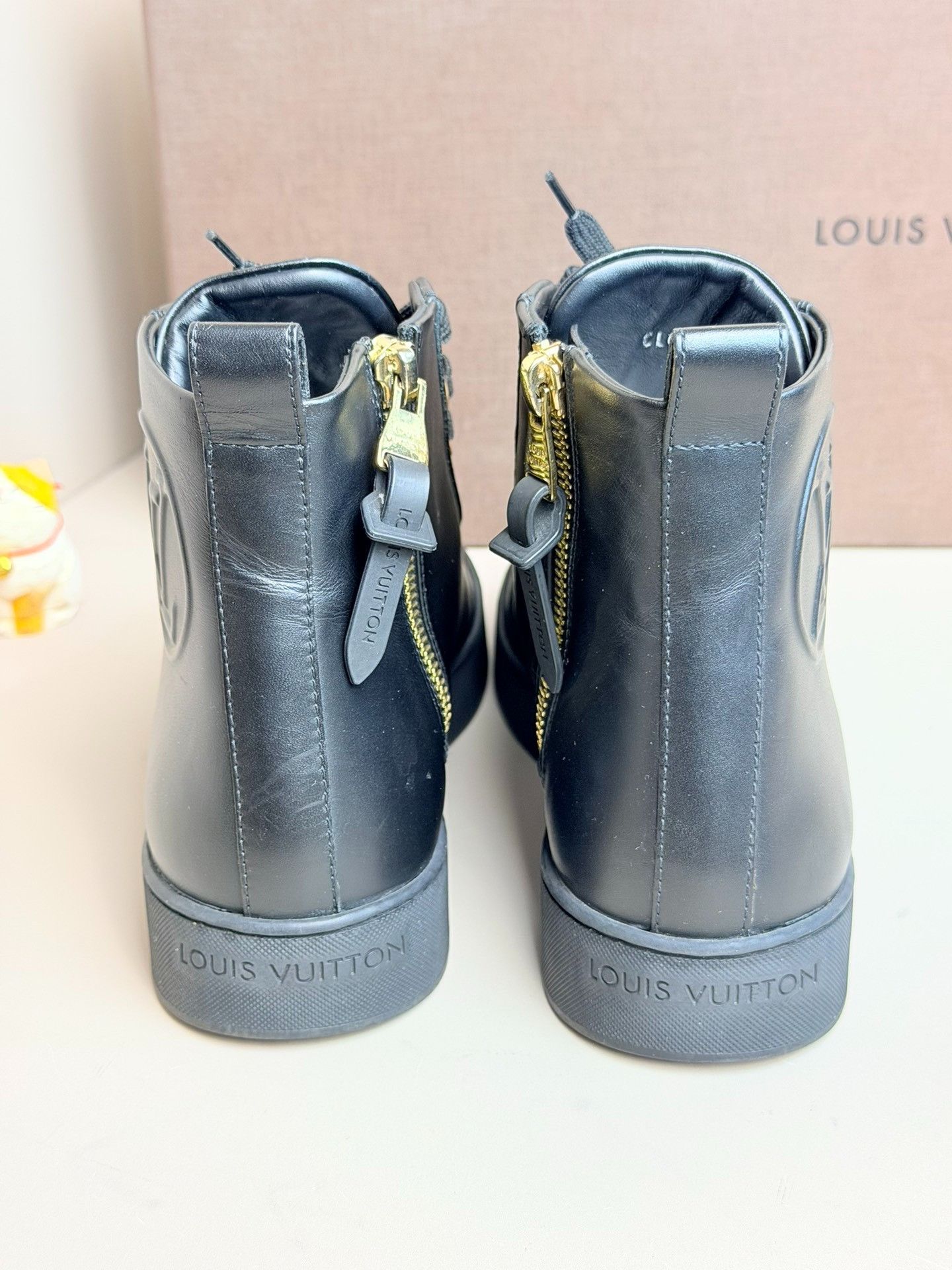 Louis Vuitton Louis Vuitton Retro Black Hitop Sneakers us_5 Women Size US 5 / IT 35 - 5 Thumbnail