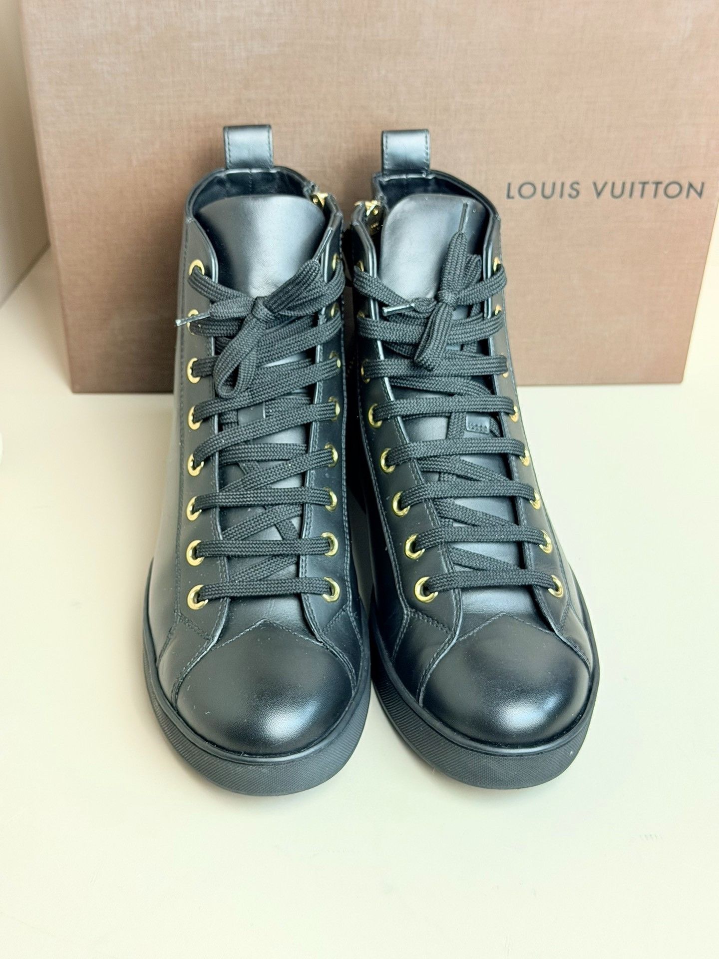 Louis Vuitton Louis Vuitton Retro Black Hitop Sneakers us_5 Women Size US 5 / IT 35 - 3 Thumbnail