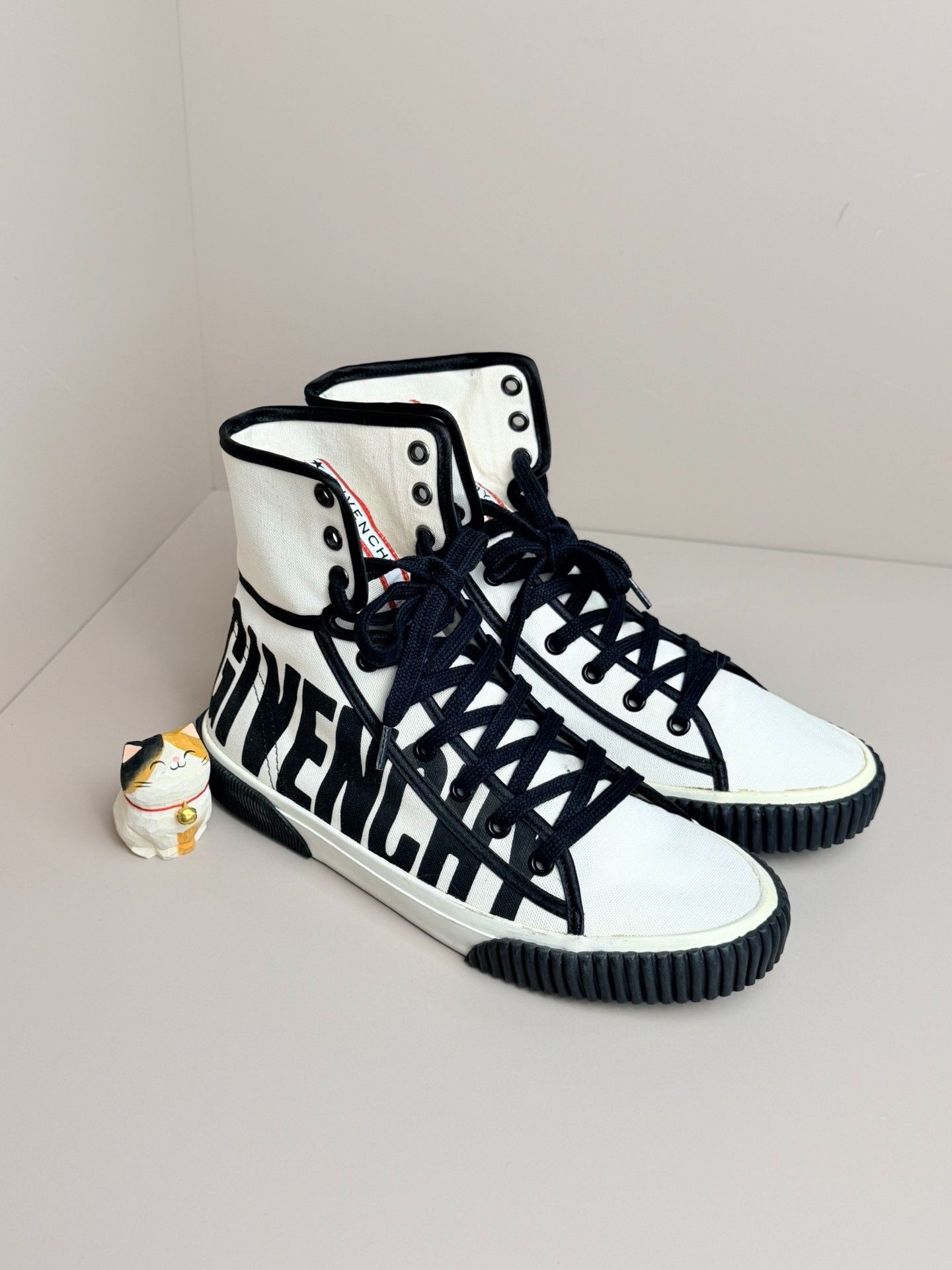 Givenchy Givenchy Canvas Multi Lowtop Sneakers us_8 Women Size US 8 / IT 38 - 2 Thumbnail