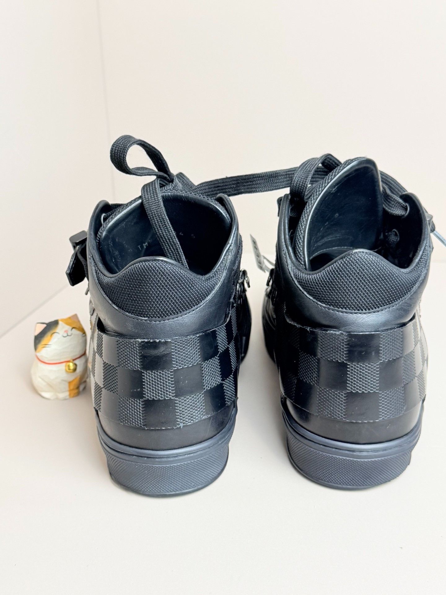 Louis Vuitton Louis Vuitton Checkered Black Hitop Sneakers 6.5 Men Size US 6.5 / EU 39-40 - 5 Thumbnail