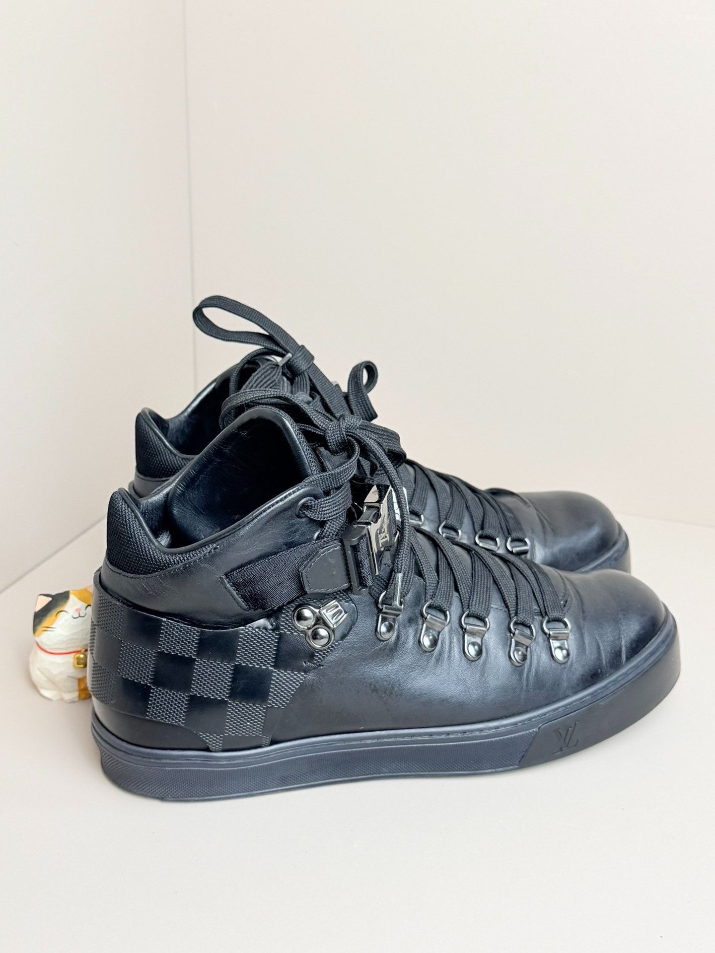 Louis Vuitton Louis Vuitton Checkered Black Hitop Sneakers 6.5 Men Size US 6.5 / EU 39-40 - 2 Thumbnail