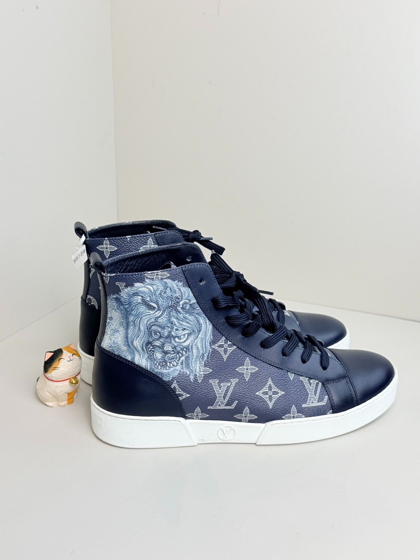 Louis Vuitton Louis Vuitton Multi Lowtop Sneakers 7 Men Size US 7 / EU 40 - 2 Thumbnail