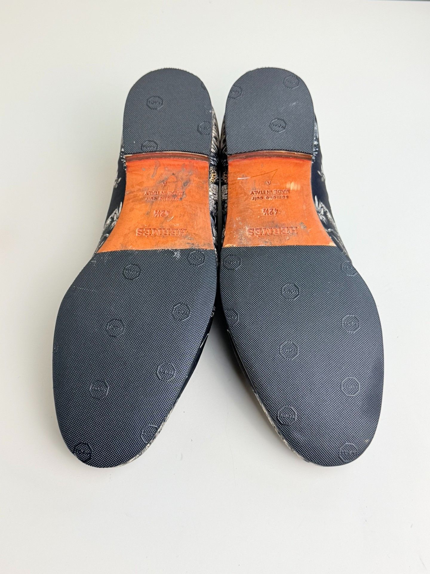 Hermes Hermes Embroidered Black Lowtop Sneakers 9.5 Men Size US 9.5 / EU 42-43 - 7 Thumbnail