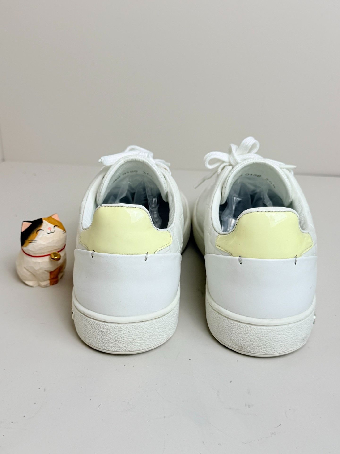 Louis Vuitton Louis Vuitton Casual White Lowtop Sneakers us_6-5 Women Size US 6.5 / IT 36.5 - 4 Thumbnail