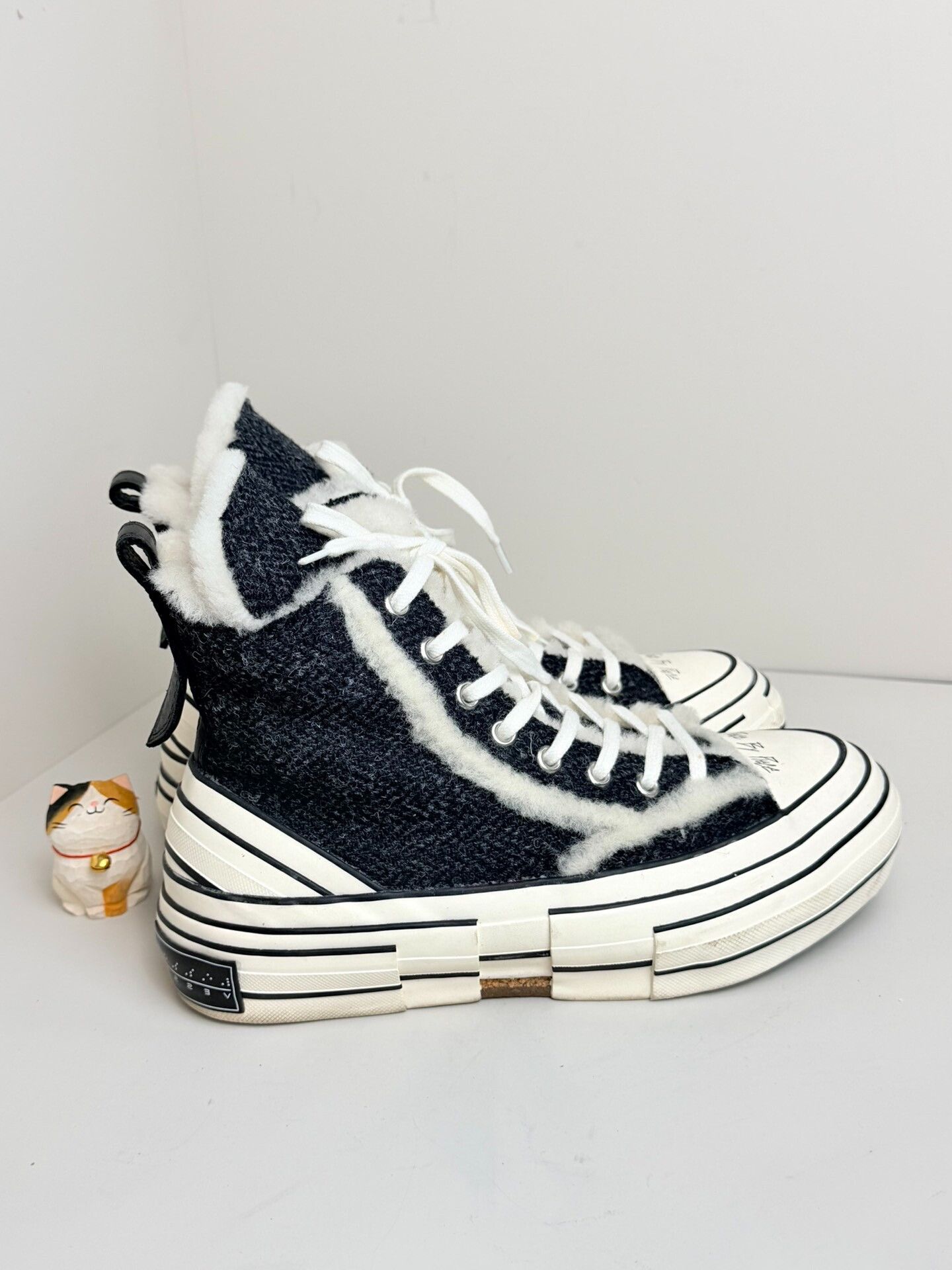 Yohji Yamamoto Yohji Yamamoto Black Lowtop Sneakers us_8 Women Size US 8 / IT 38 - 2 Thumbnail