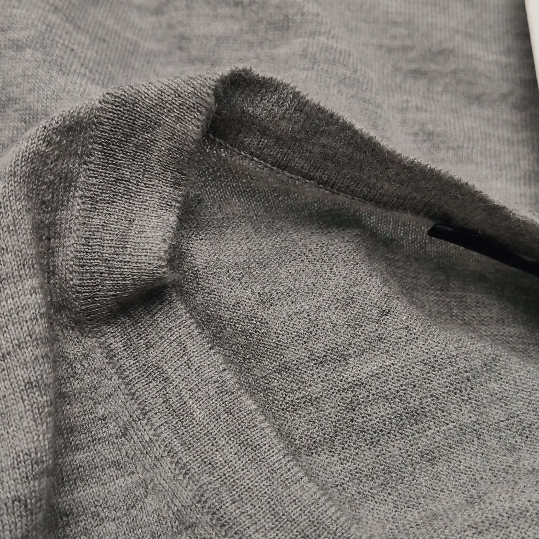 Gucci Gucci Gray Cashmere V-Neck Sweater Size S Size US S / EU 44-46 / 1 - 10 Thumbnail