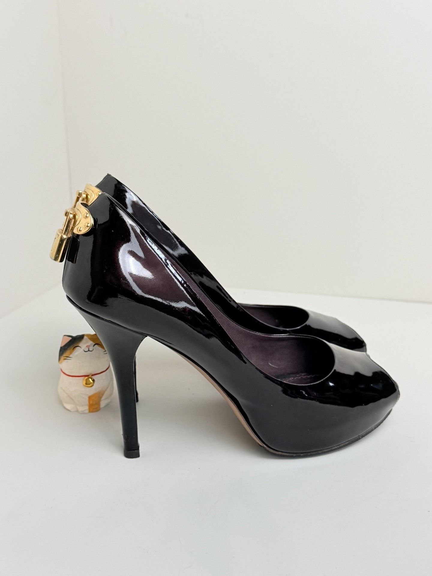 Louis Vuitton Louis Vuitton Patent Purple Lowtop Sneakers us_5-5 Women Size US 5.5 / IT 35.5 - 2 Thumbnail