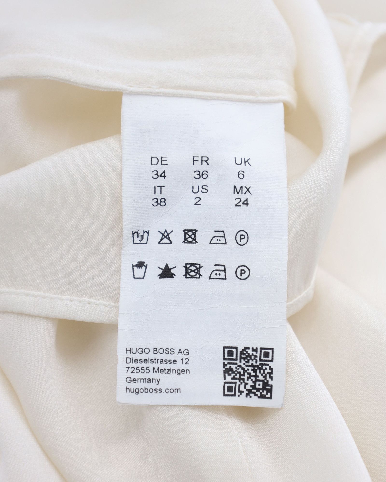 Hugo Boss Hugo Boss Keyhole Neck Quarter Sleeves Blouse in Cream Silk Size XS / US 0-2 / IT 36-38 - 5 Thumbnail
