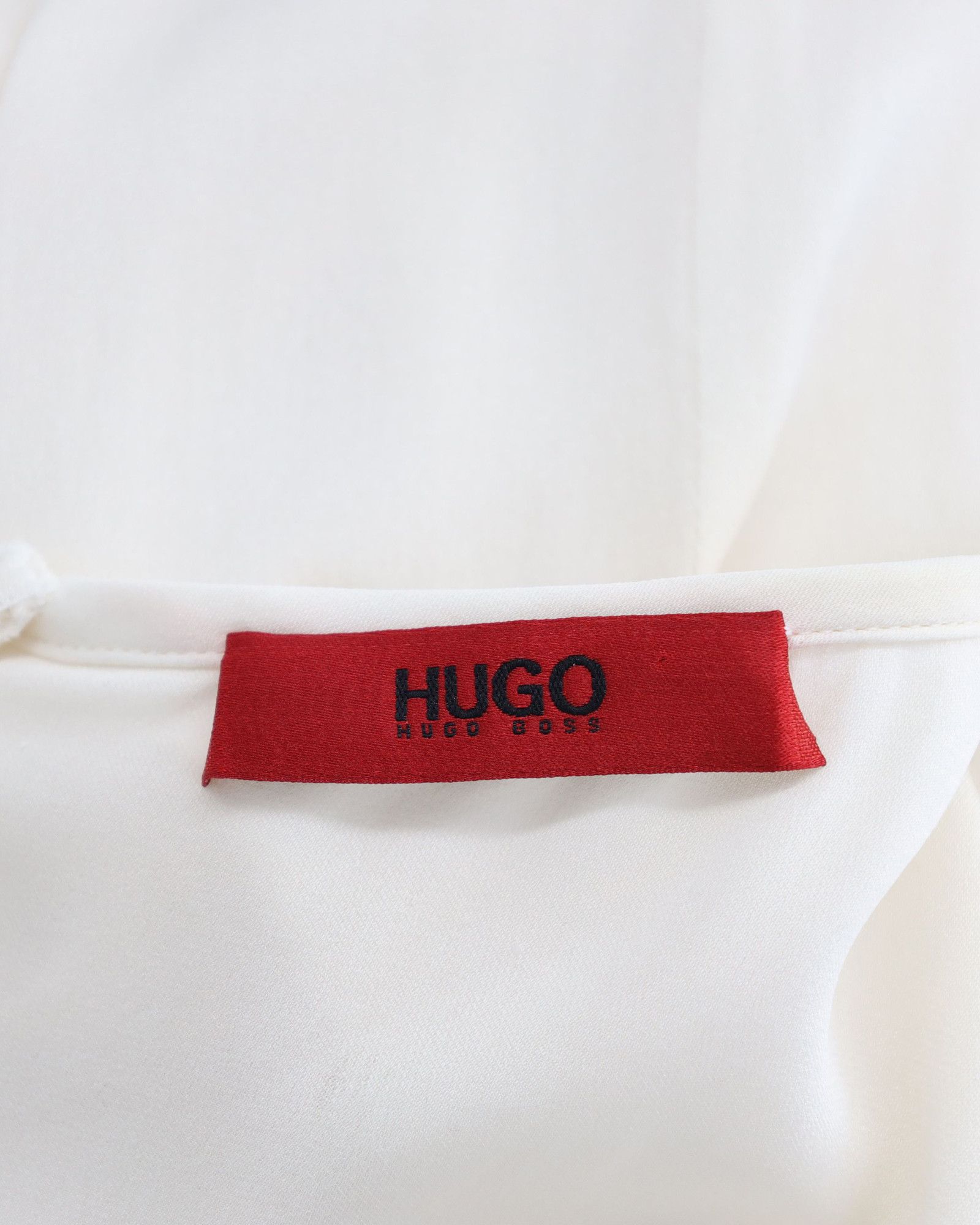 Hugo Boss Hugo Boss Keyhole Neck Quarter Sleeves Blouse in Cream Silk Size XS / US 0-2 / IT 36-38 - 4 Thumbnail