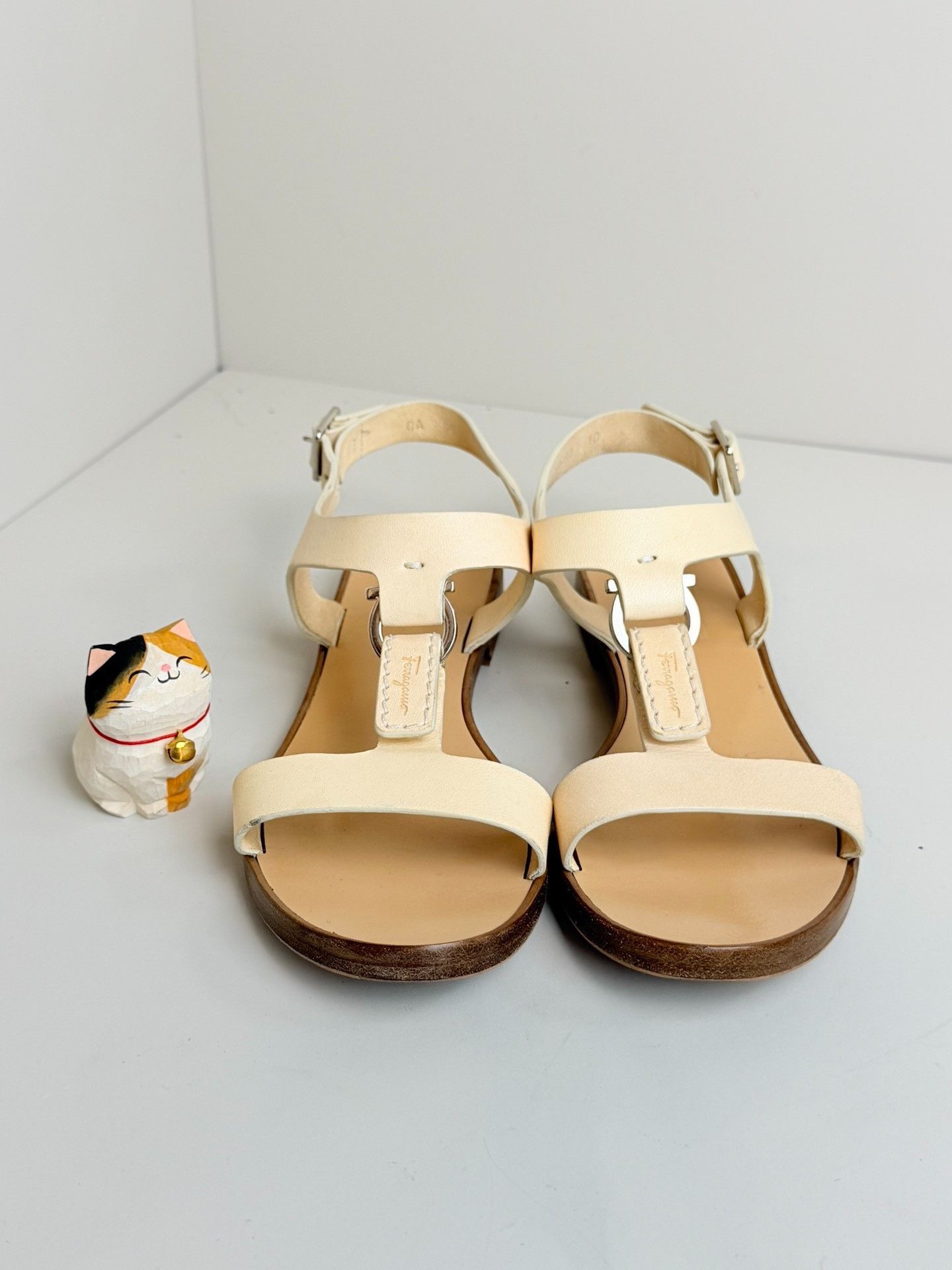 Salvatore Ferragamo Salvatore Ferragamo White Sandals us_6-5 Women Size US 6.5 / IT 36.5 - 2 Thumbnail