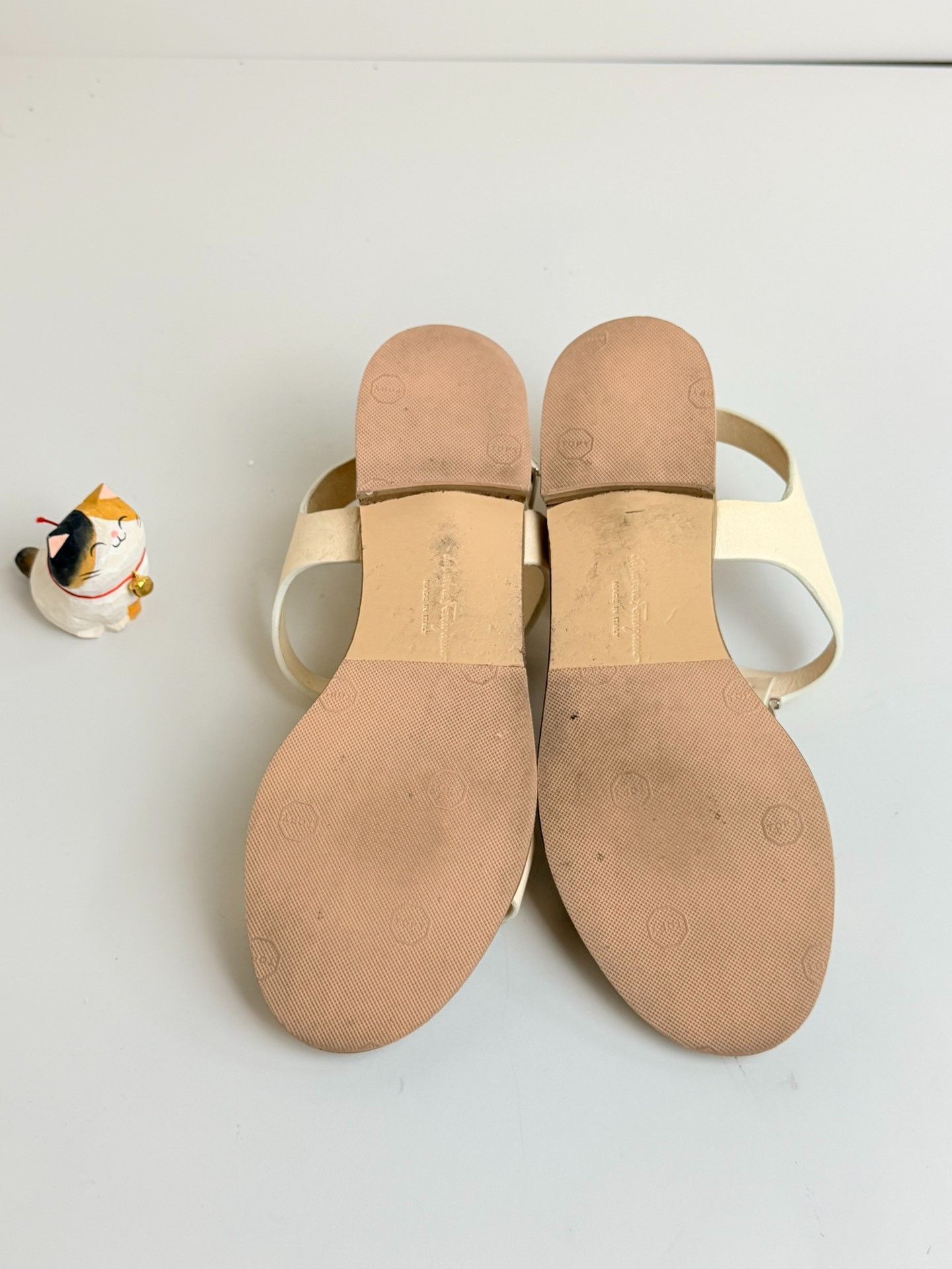 Salvatore Ferragamo Salvatore Ferragamo White Sandals us_6-5 Women Size US 6.5 / IT 36.5 - 3 Thumbnail