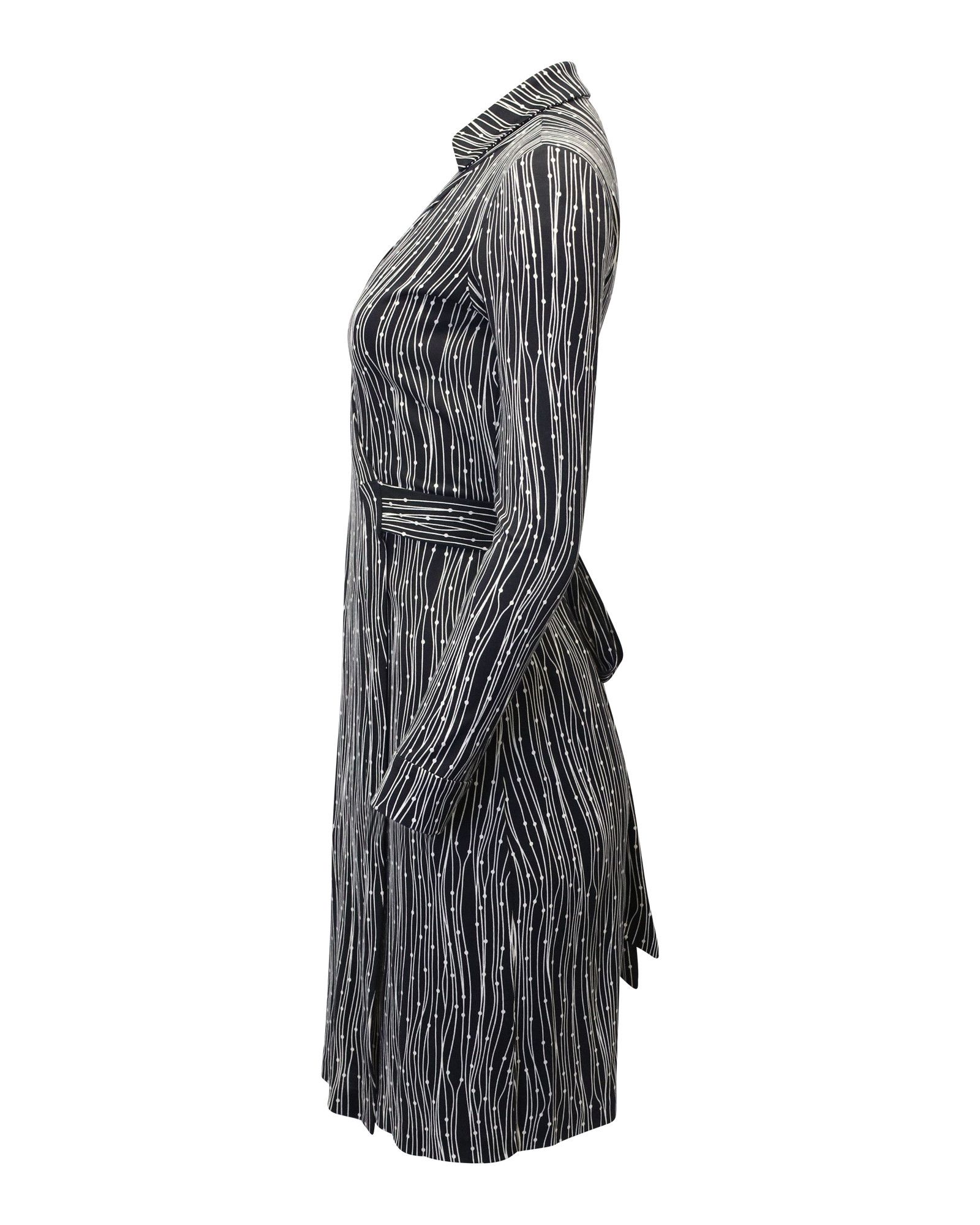 Diane von Furstenberg Diane Von Furstenberg Printed V-Neck Wrap Dress in Black Sil Size S / US 4 / IT 40 - 2 Thumbnail