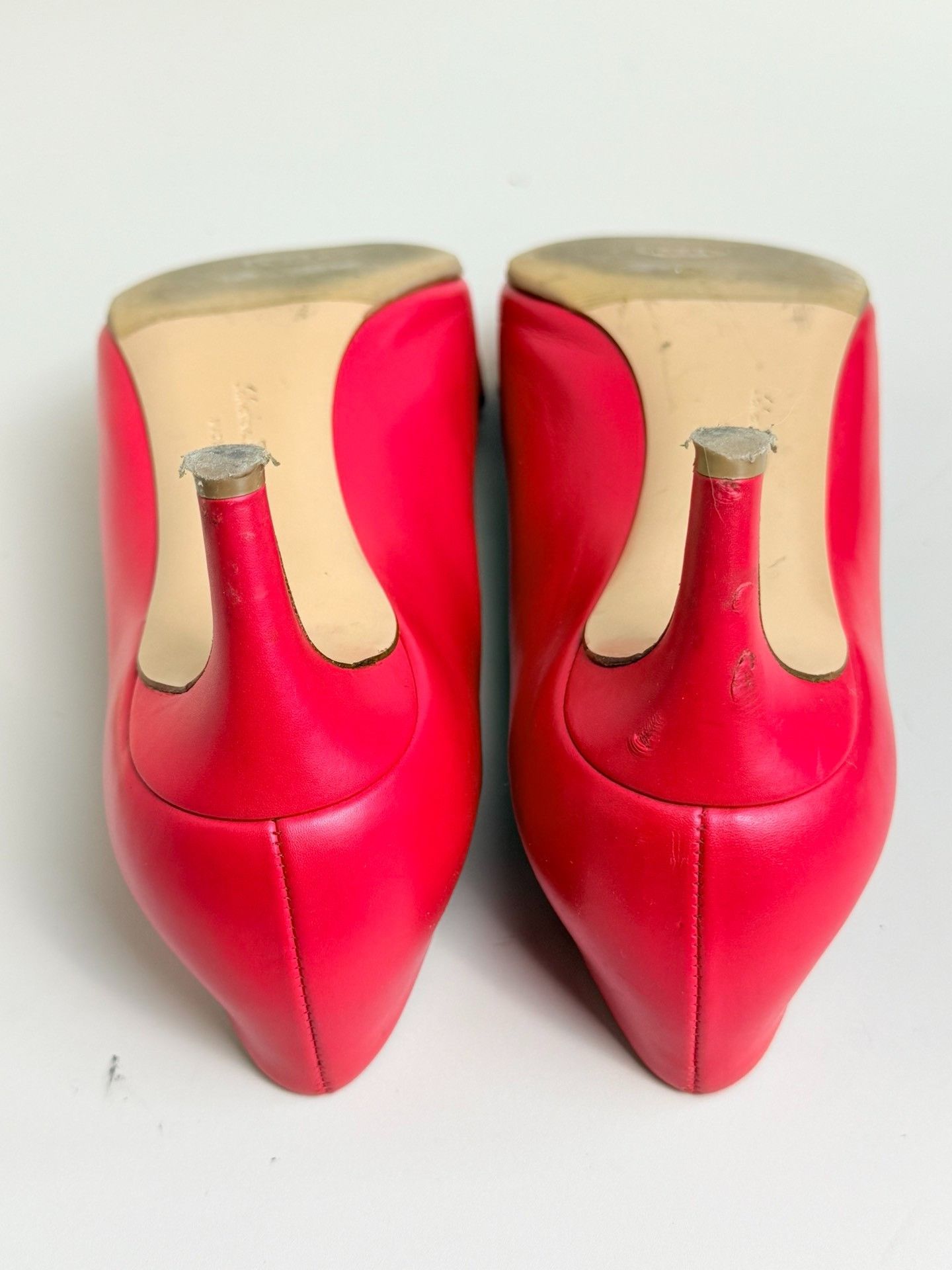 Salvatore Ferragamo Salvatore Ferragamo Red Lowtop Sneakers us_5 Women Size US 5 / IT 35 - 5 Thumbnail