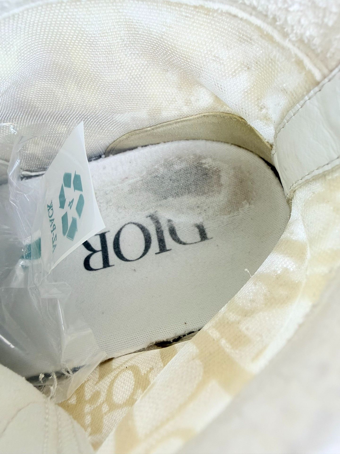 Dior Dior White Hitop Sneakers 7 Men Size US 7 / EU 40 - 8 Thumbnail