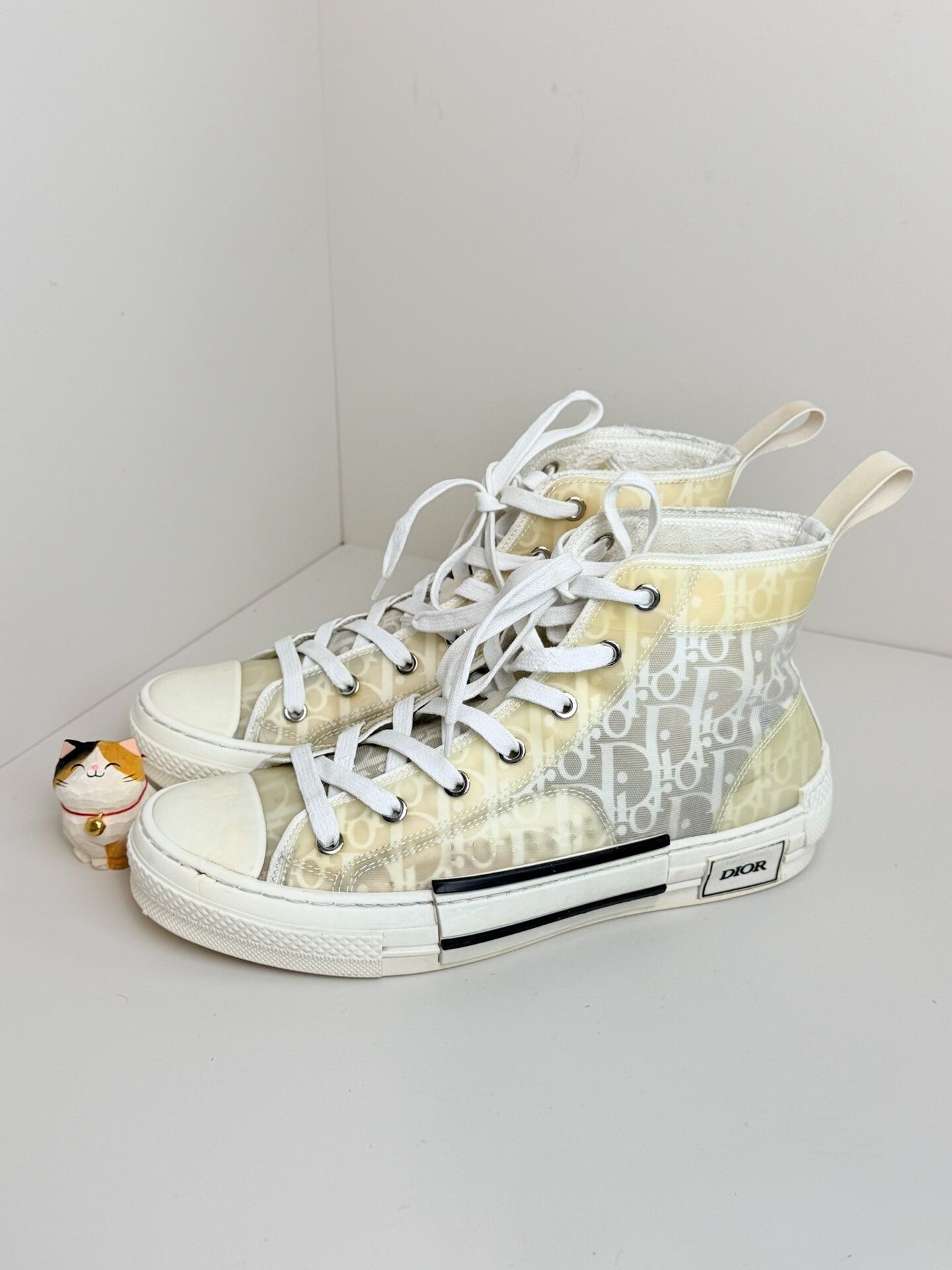 Dior Dior White Hitop Sneakers 7 Men Size US 7 / EU 40 - 2 Thumbnail