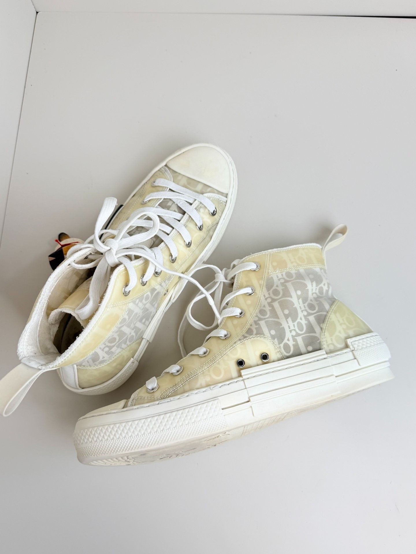 Dior Dior White Hitop Sneakers 7 Men Size US 7 / EU 40 - 5 Thumbnail