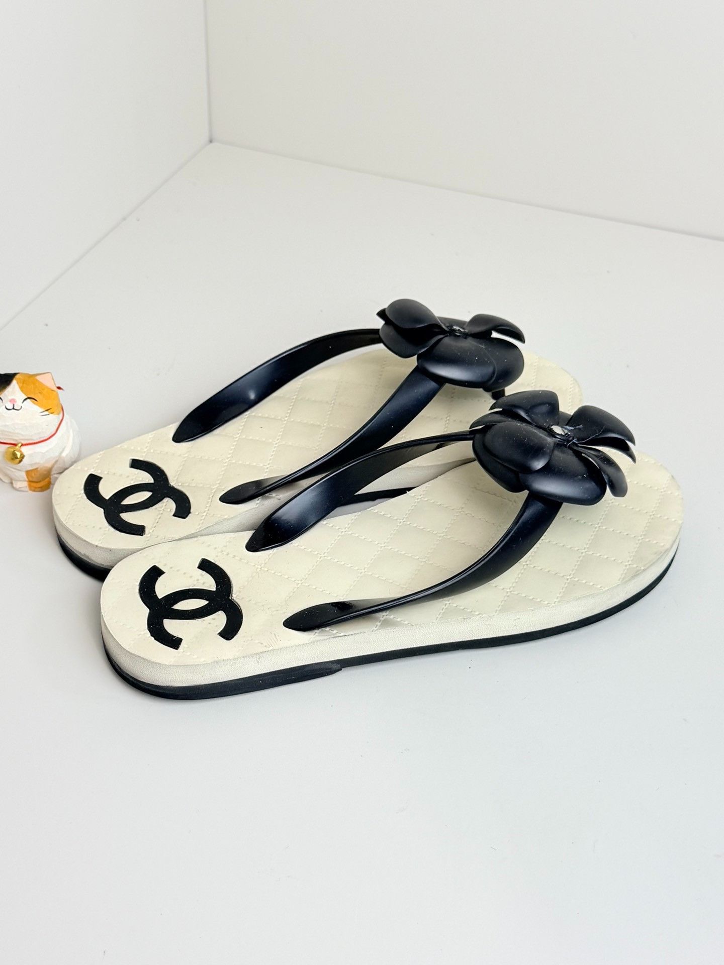 Chanel Chanel White Sandals us_6 Women Size US 6 / IT 36 - 3 Thumbnail