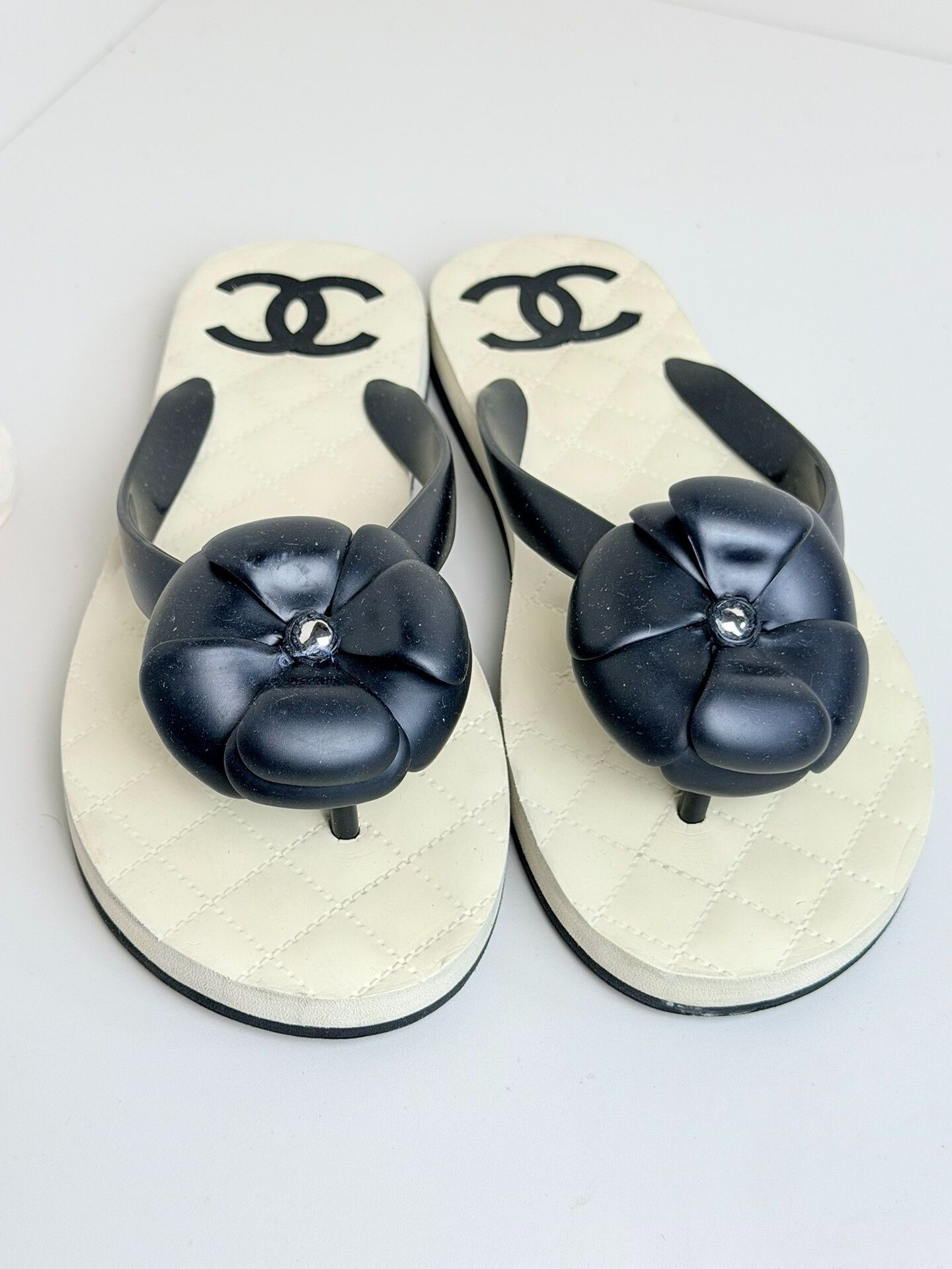 Chanel Chanel White Sandals us_6 Women Size US 6 / IT 36 - 2 Thumbnail