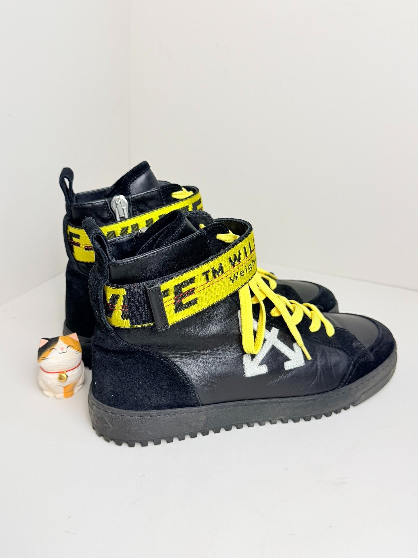 Off-White Off-White White Hitop Sneakers 6 Men Size US 6 / EU 39 - 2 Thumbnail