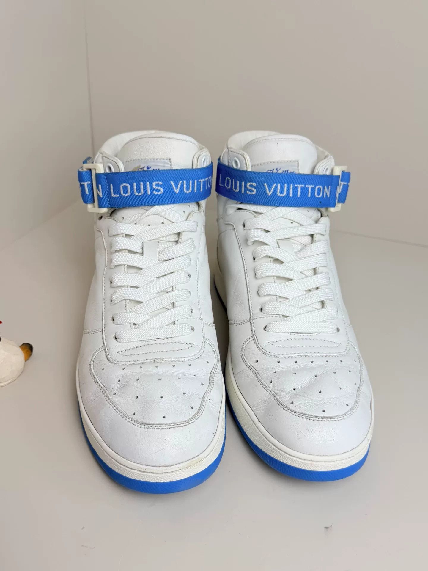Louis Vuitton Louis Vuitton White Hitop Sneakers 8 Men Size US 8 / EU 41 - 3 Thumbnail