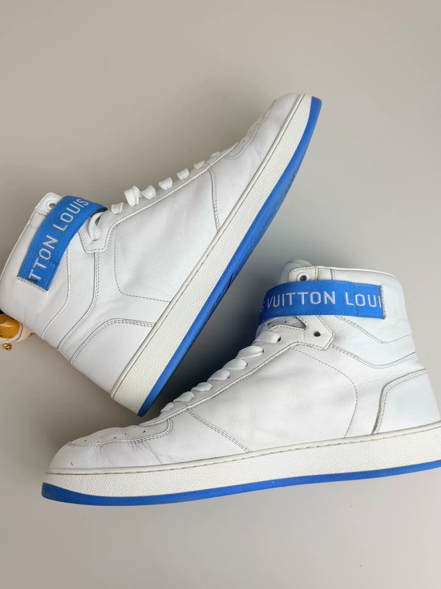 Louis Vuitton Louis Vuitton White Hitop Sneakers 8 Men Size US 8 / EU 41 - 5 Thumbnail