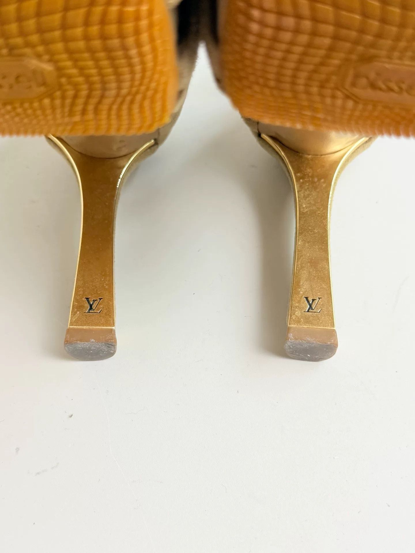 Louis Vuitton Louis Vuitton Suede Brown Sandals us_6 Women Size US 6 / IT 36 - 6 Thumbnail