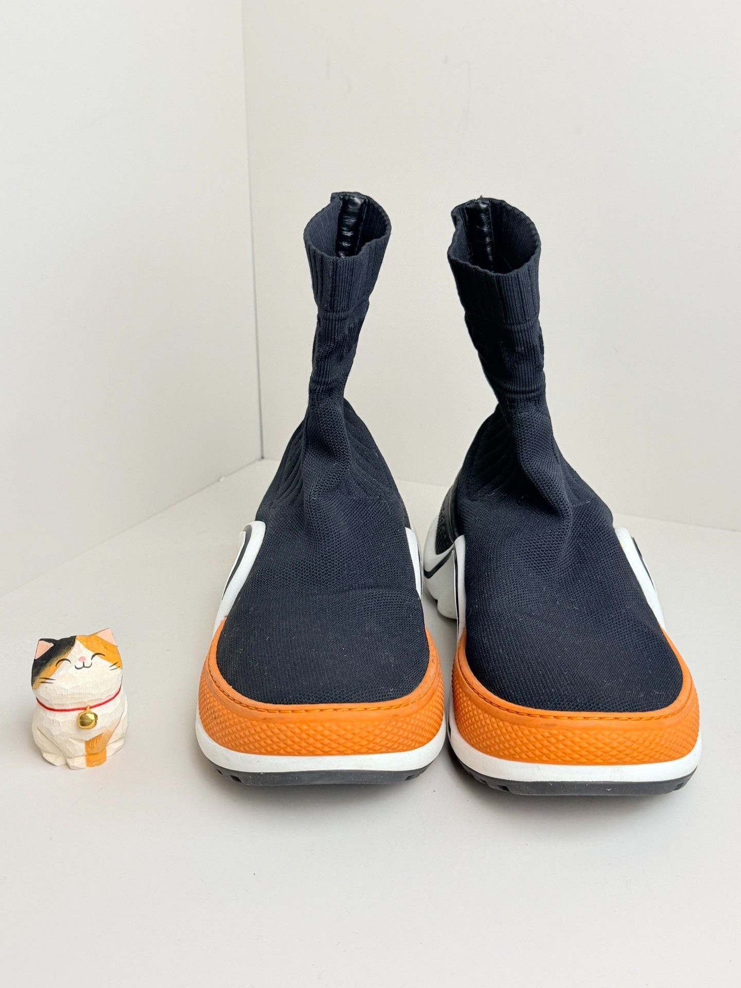 Louis Vuitton Louis Vuitton Hitop Sneakers us_6 Women Size US 6 / IT 36 - 2 Thumbnail