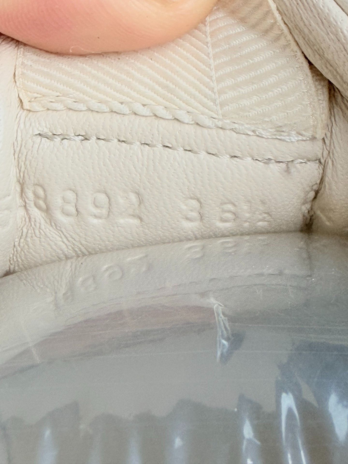 Gucci Gucci White Lowtop Sneakers us_6-5 Women Size US 6.5 / IT 36.5 - 7 Thumbnail