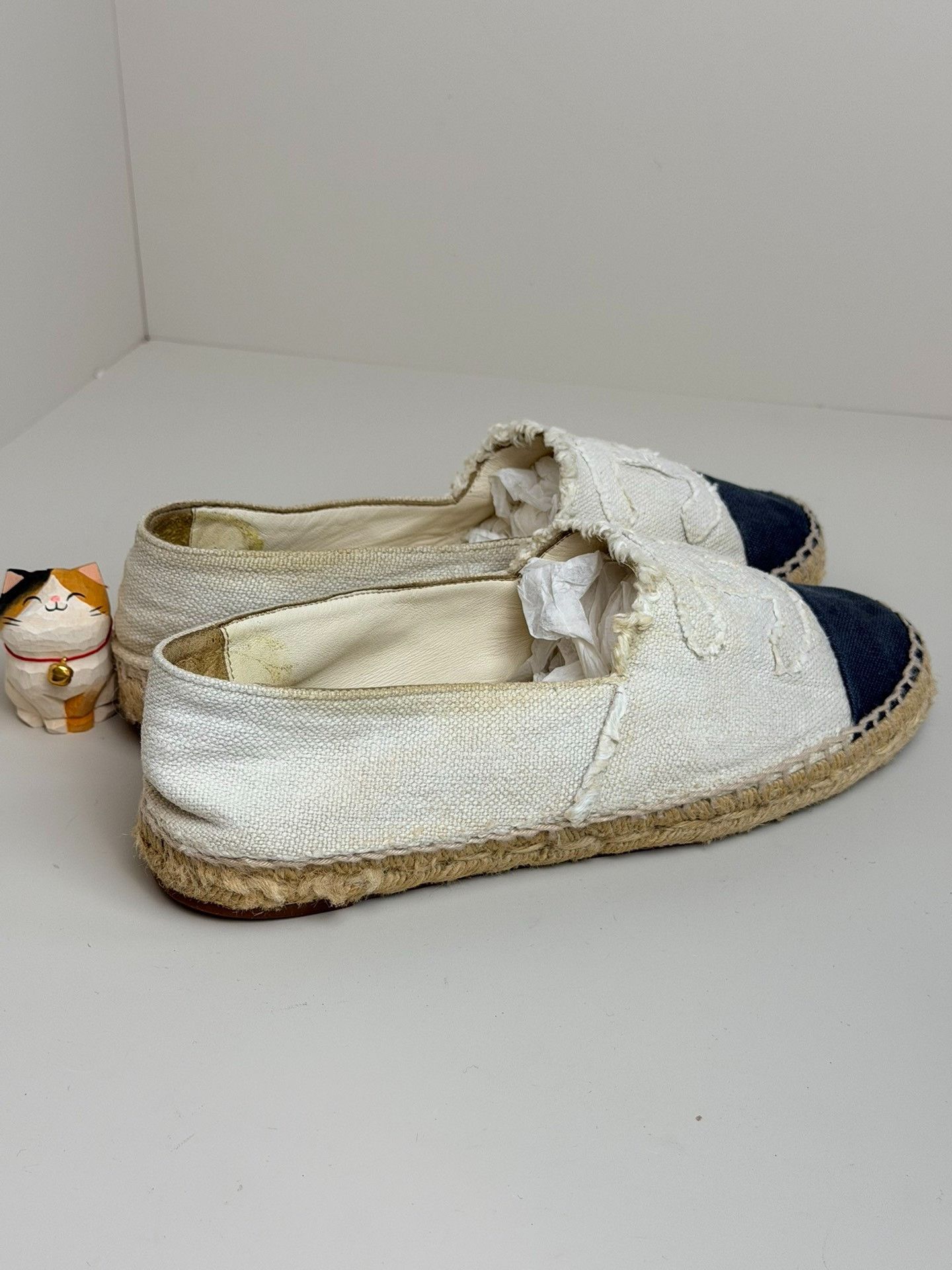Chanel Chanel White Lowtop Sneakers us_8 Women Size US 8 / IT 38 - 2 Thumbnail