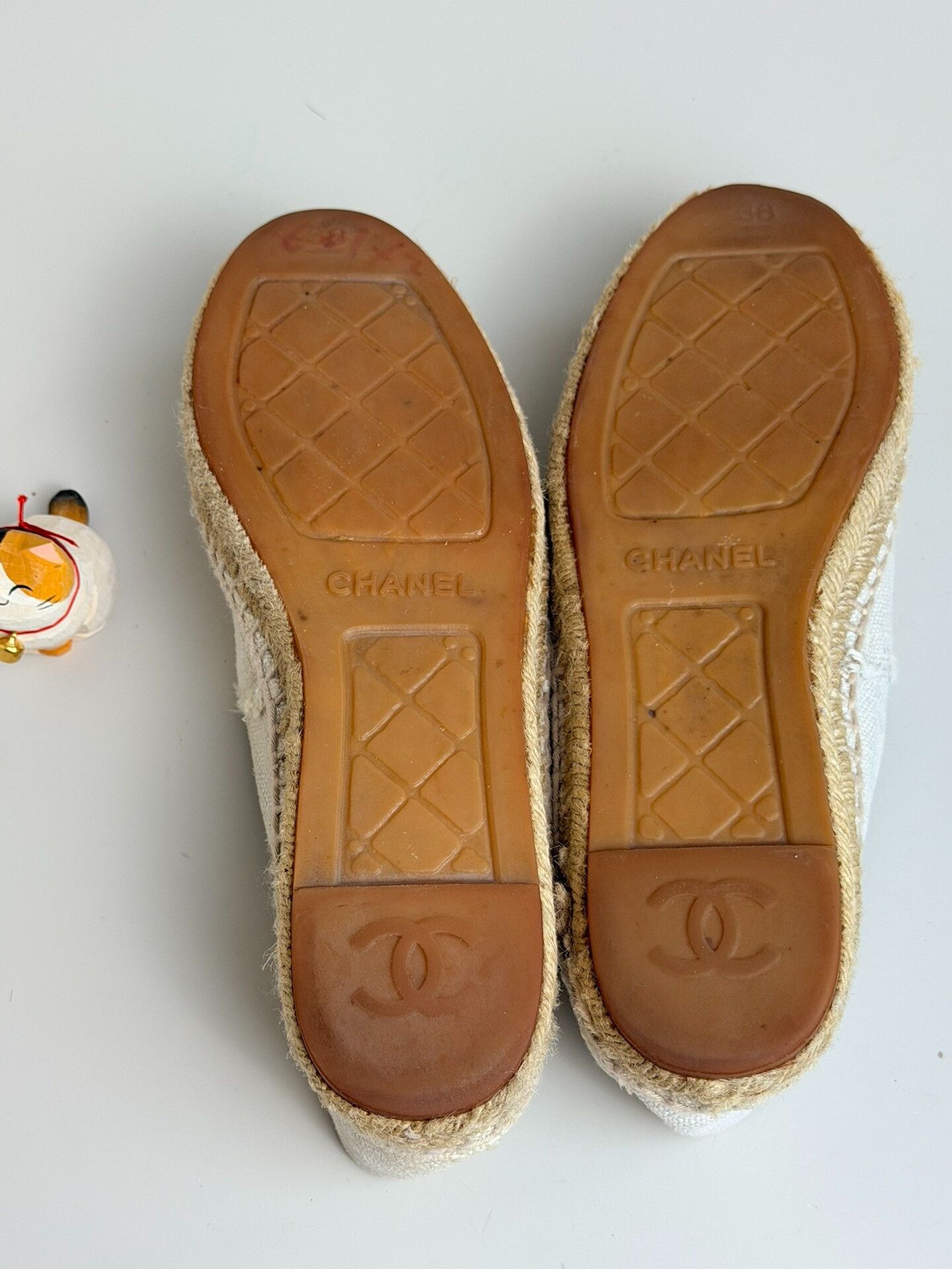 Chanel Chanel White Lowtop Sneakers us_8 Women Size US 8 / IT 38 - 6 Thumbnail