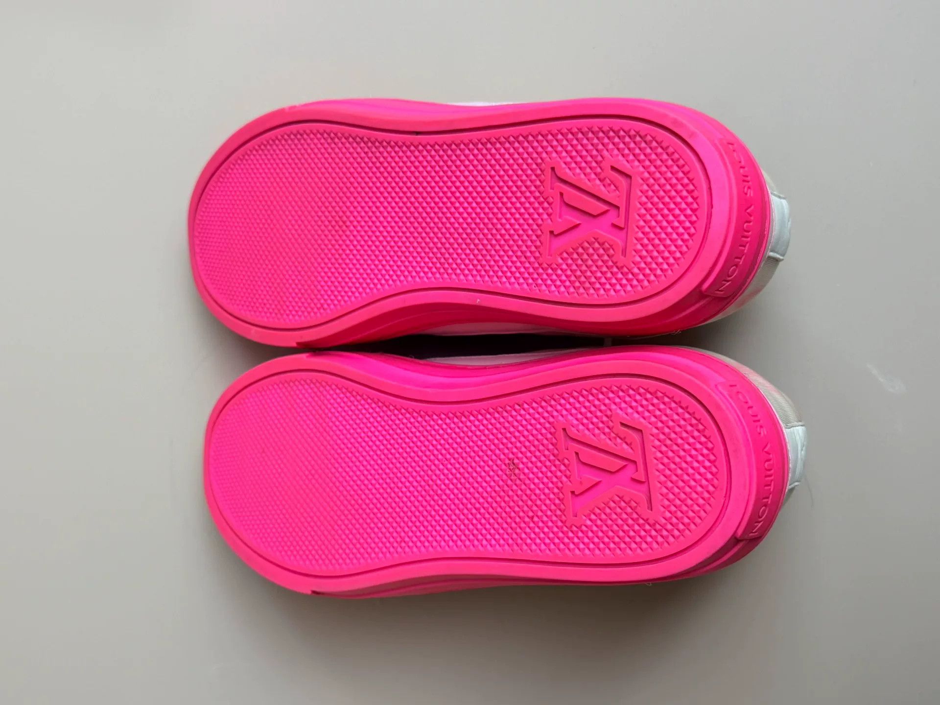Louis Vuitton Louis Vuitton Pink Lowtop Sneakers us_7 Women Size US 7 / IT 37 - 8 Thumbnail