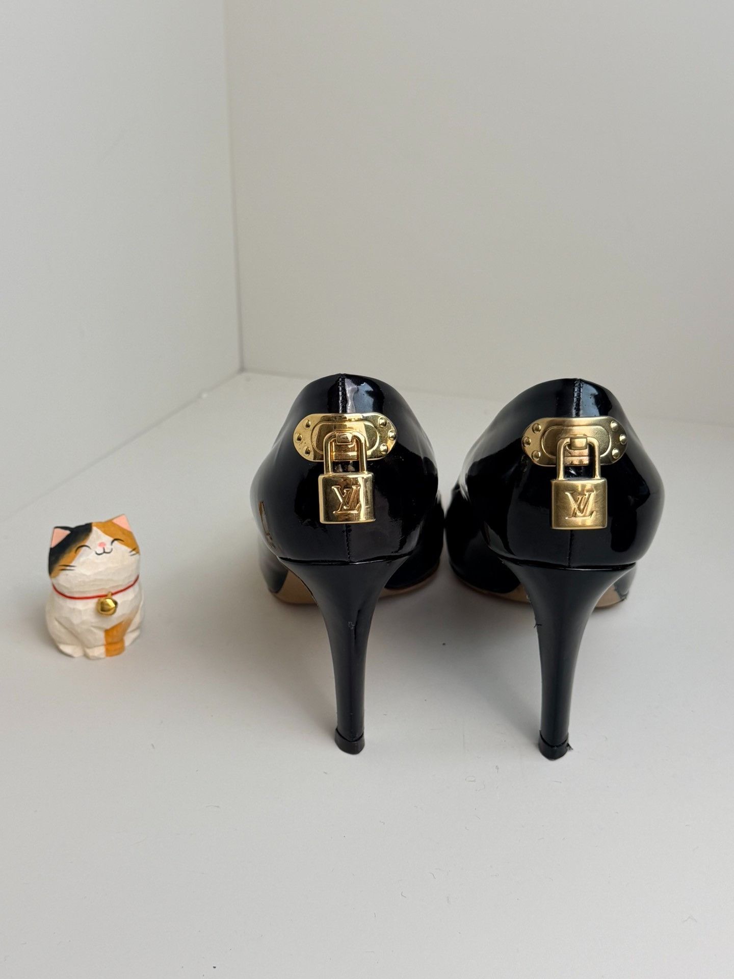 Louis Vuitton Louis Vuitton Patent Lowtop Sneakers us_5-5 Women Size US 5.5 / IT 35.5 - 4 Thumbnail